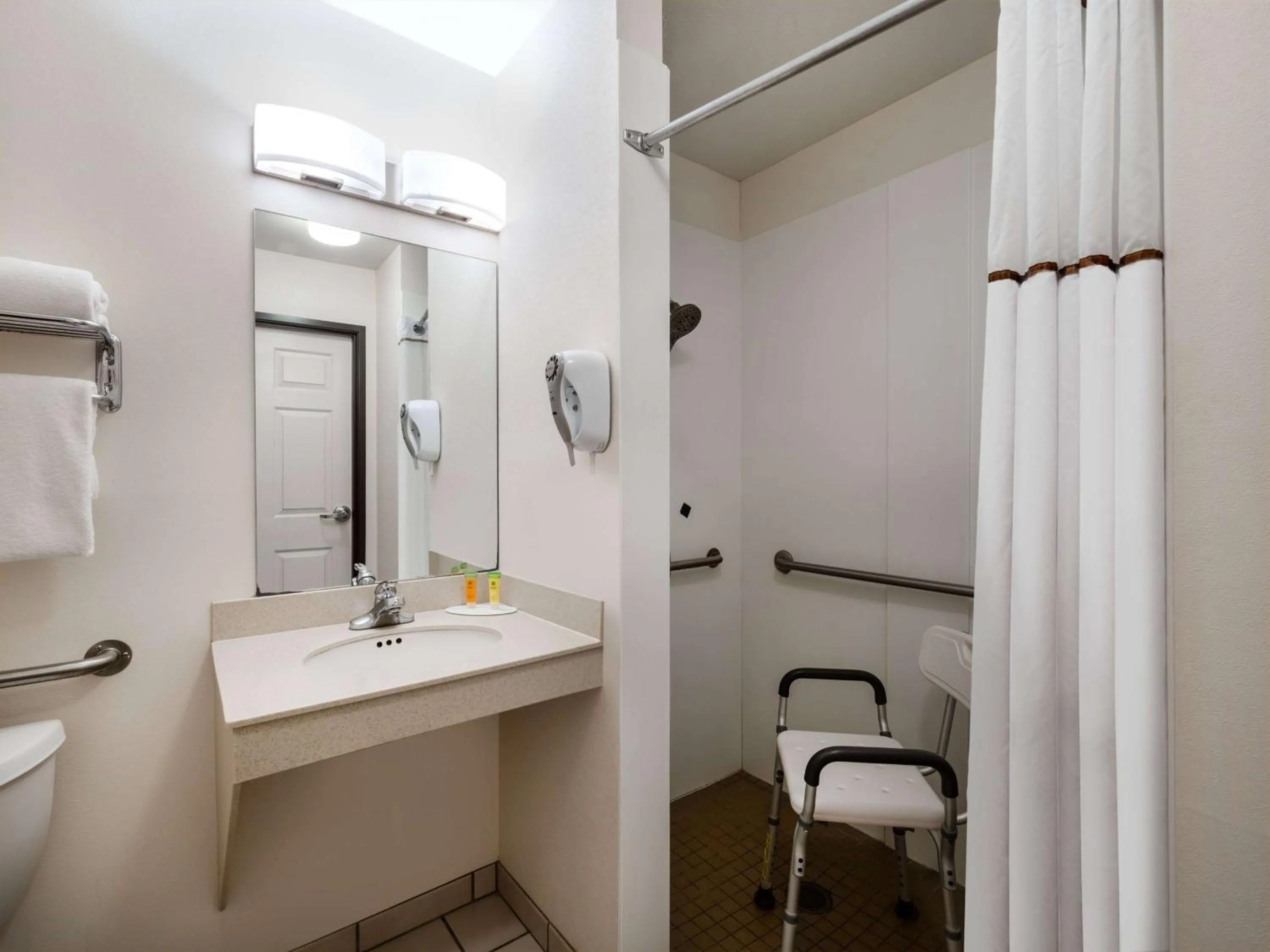 Shower in Baymont by Wyndham Limon