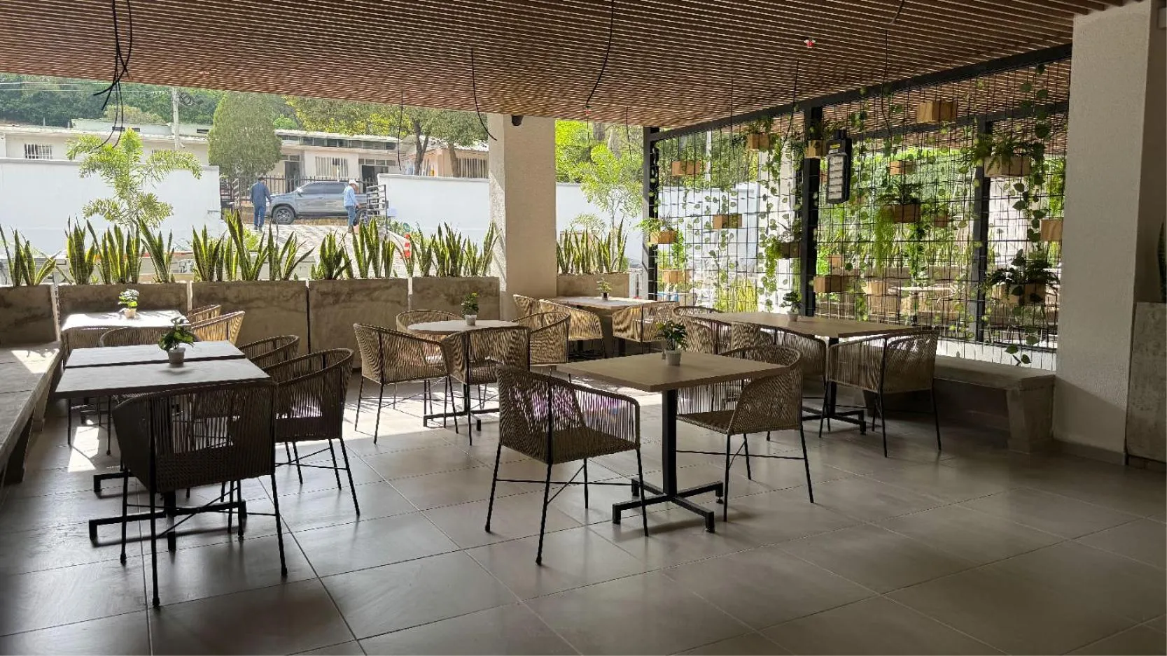 Restaurant/places to eat in Hotel San Gil House