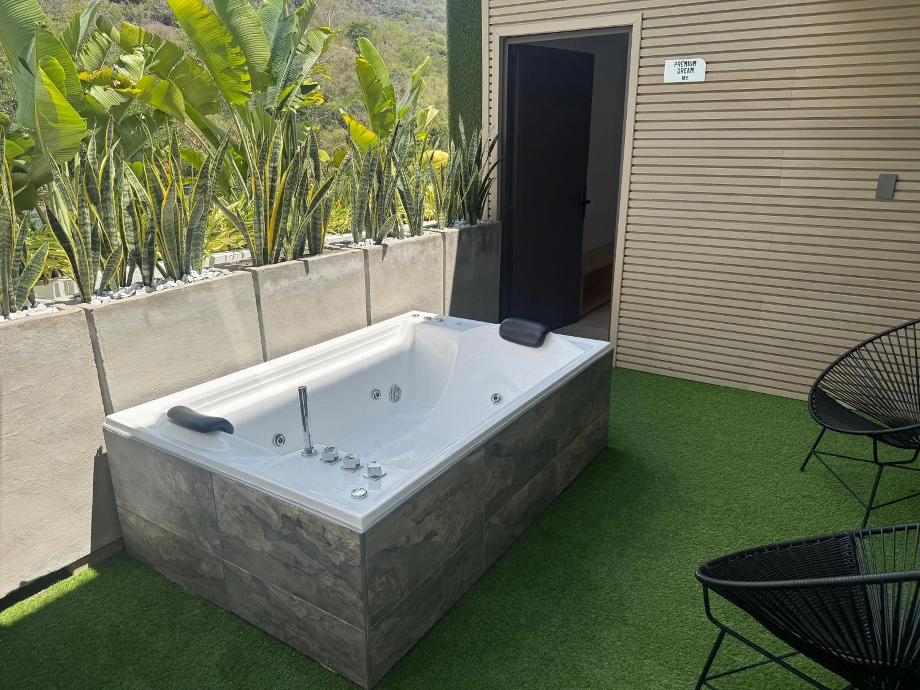 Open Air Bath in Hotel San Gil House
