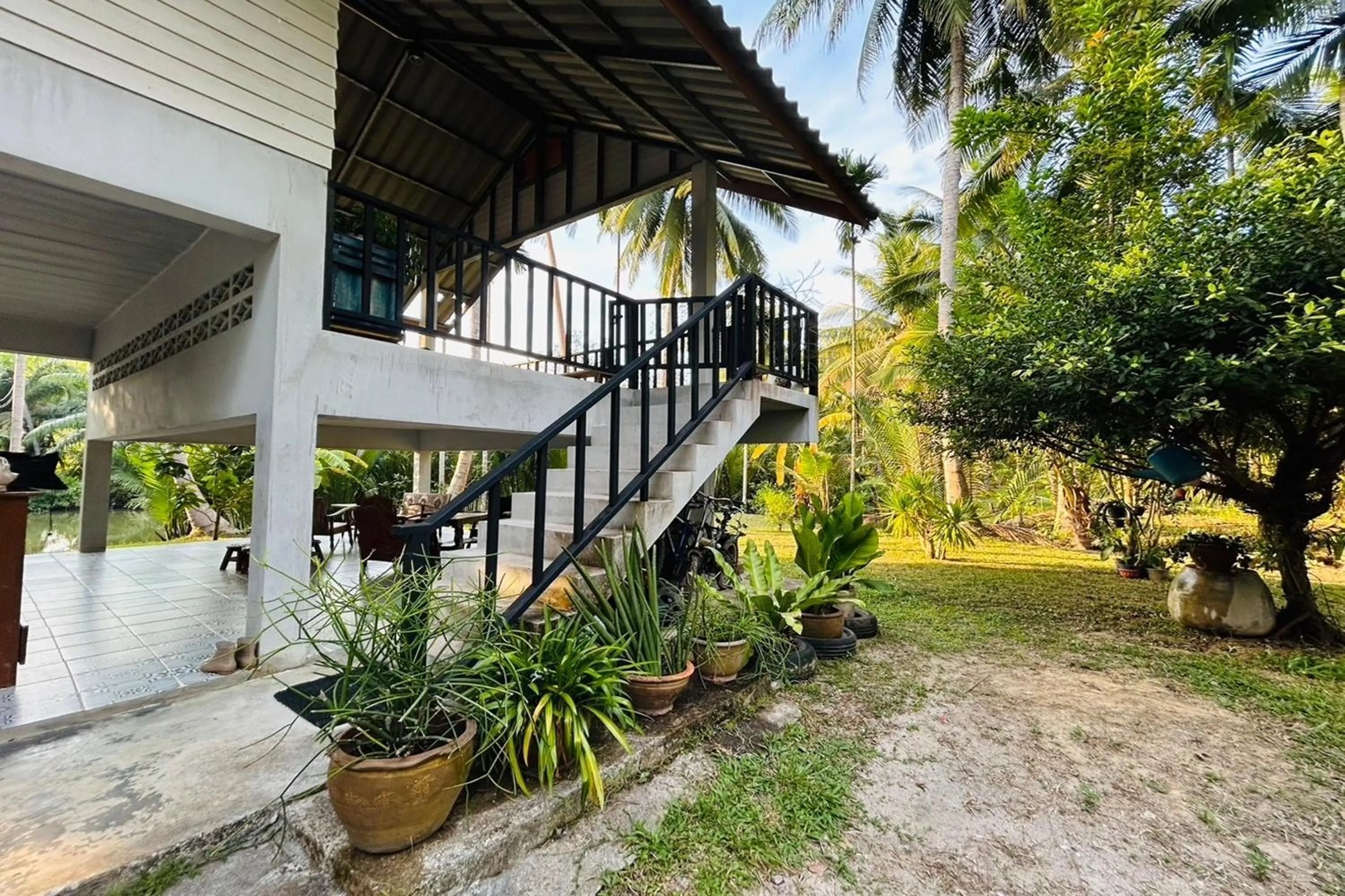 Property building in Baan Nai Bang