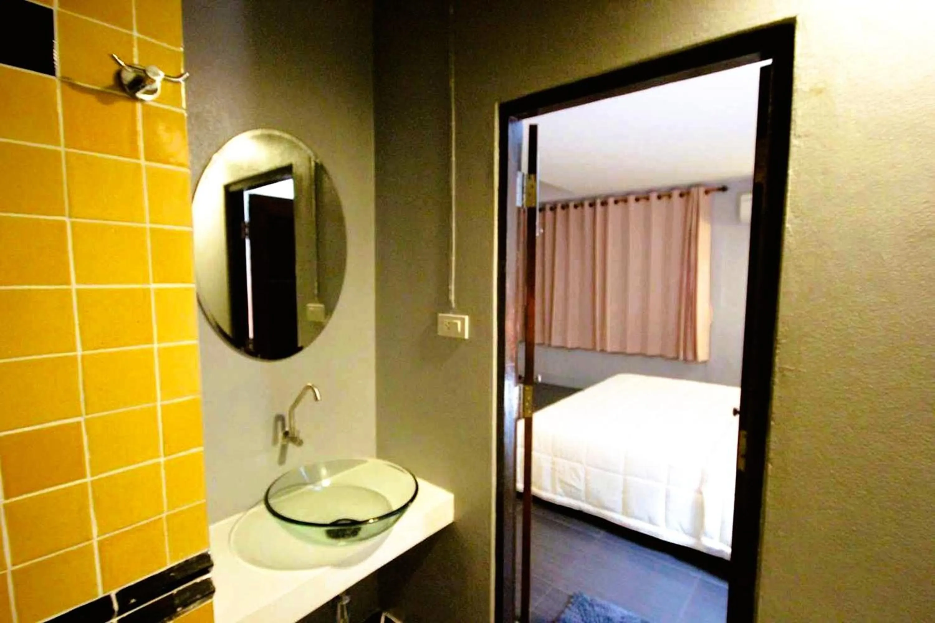 Bathroom, Bed in Baan Kieng Guest House Lampang