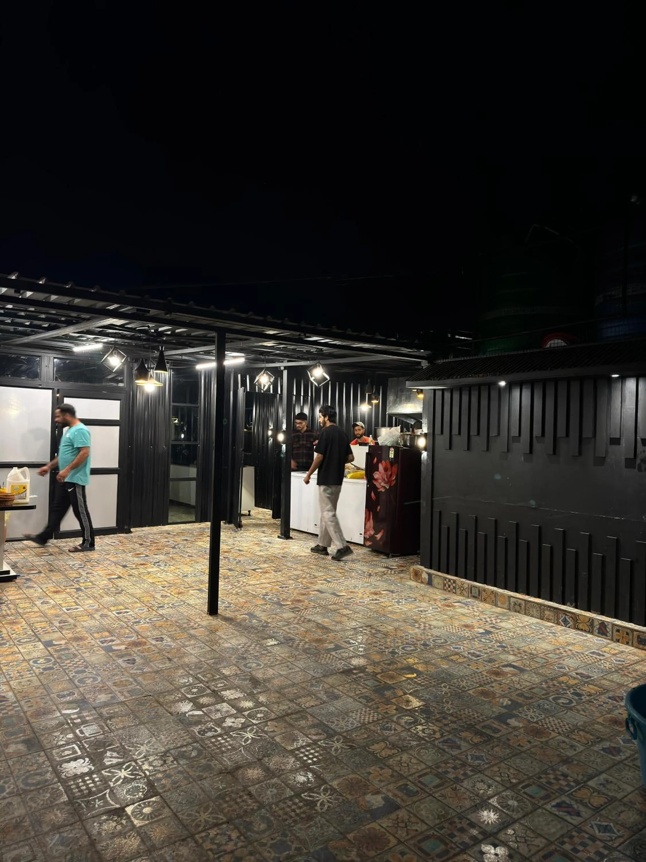 Restaurant/places to eat in Hotel Jafson Accommodates