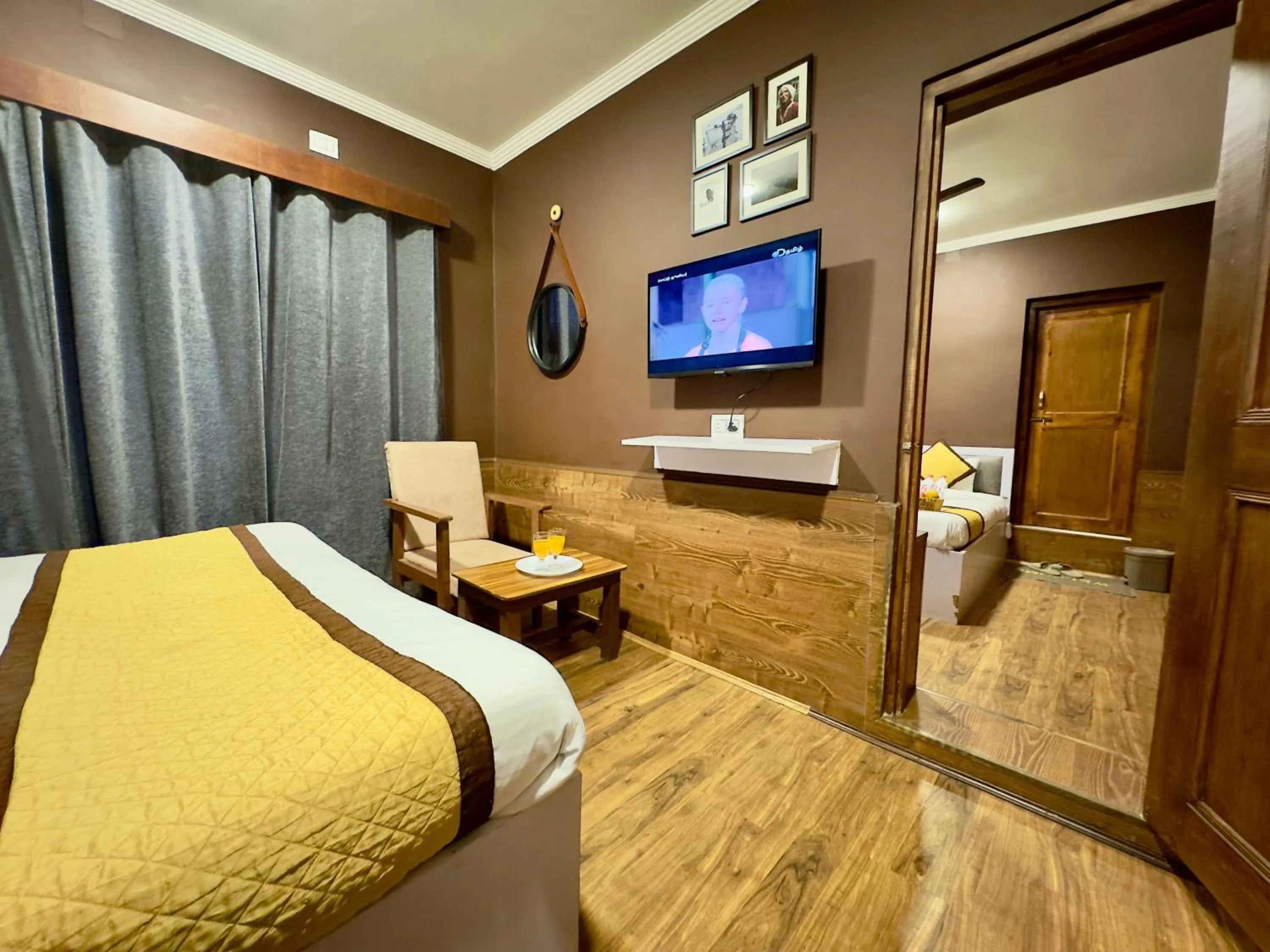 Communal lounge/ TV room, Bed in Hotel Jafson Accommodates