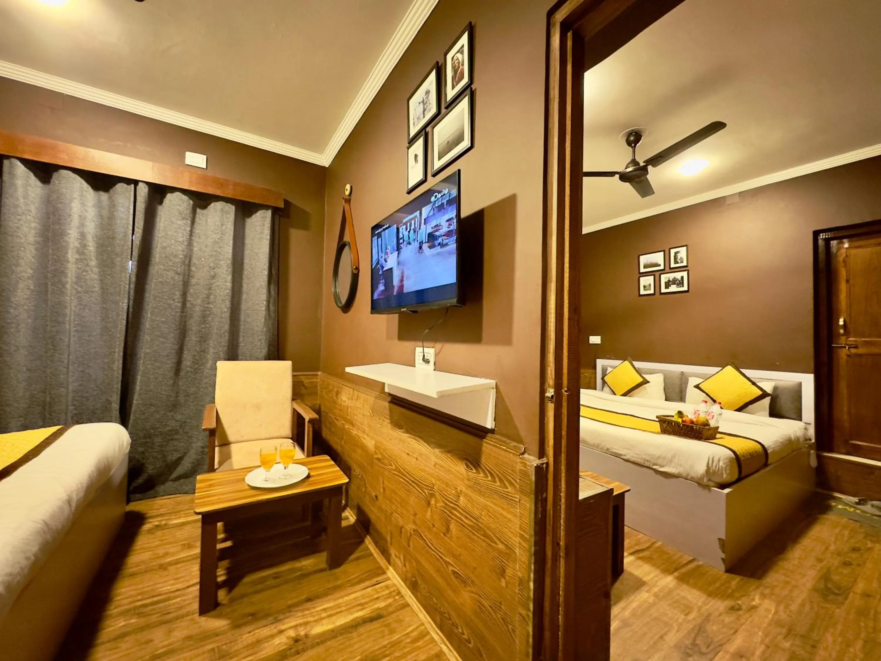 Communal lounge/ TV room, Bed in Hotel Jafson Accommodates