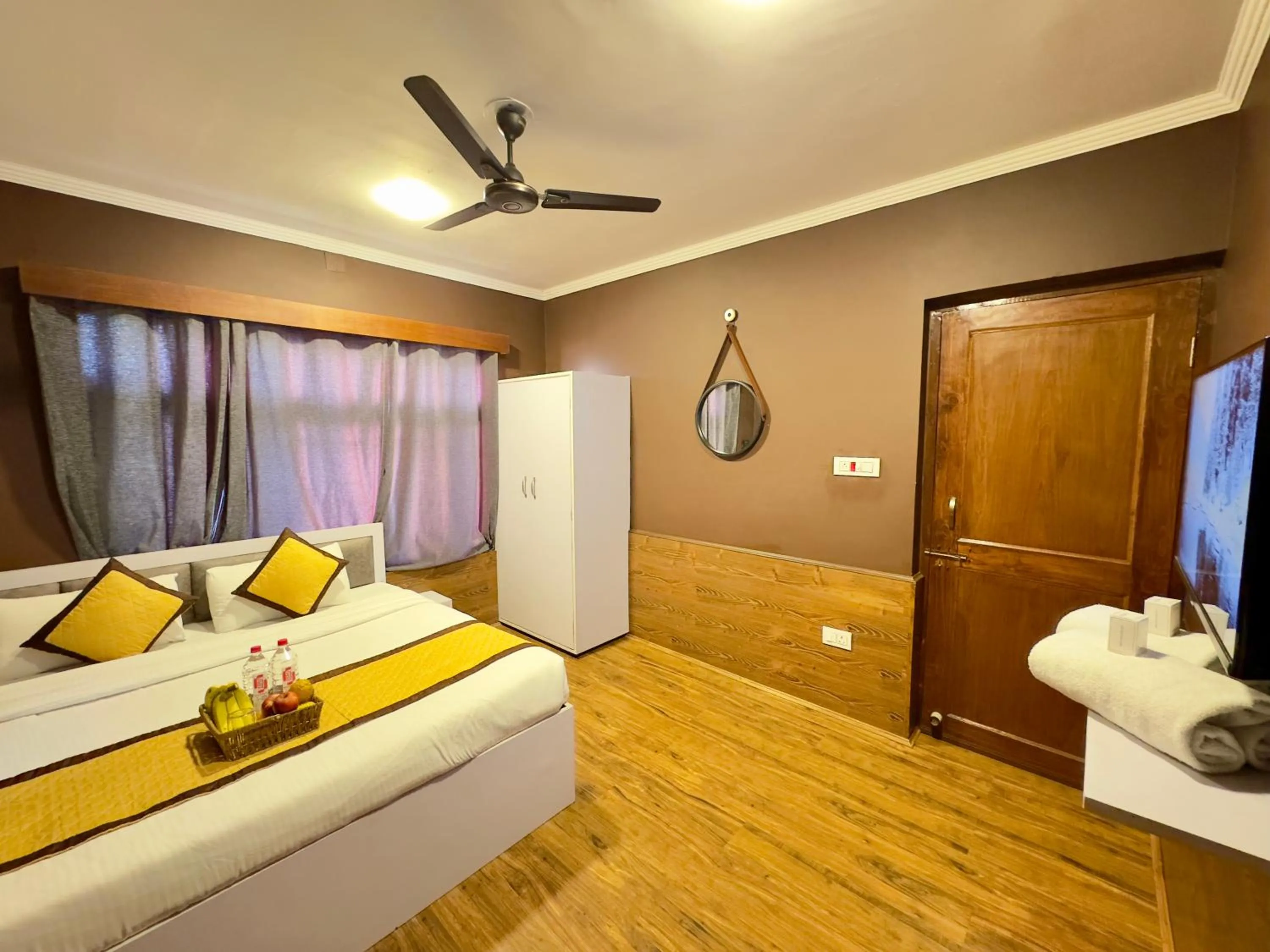 TV and multimedia, Bed in Hotel Jafson Accommodates