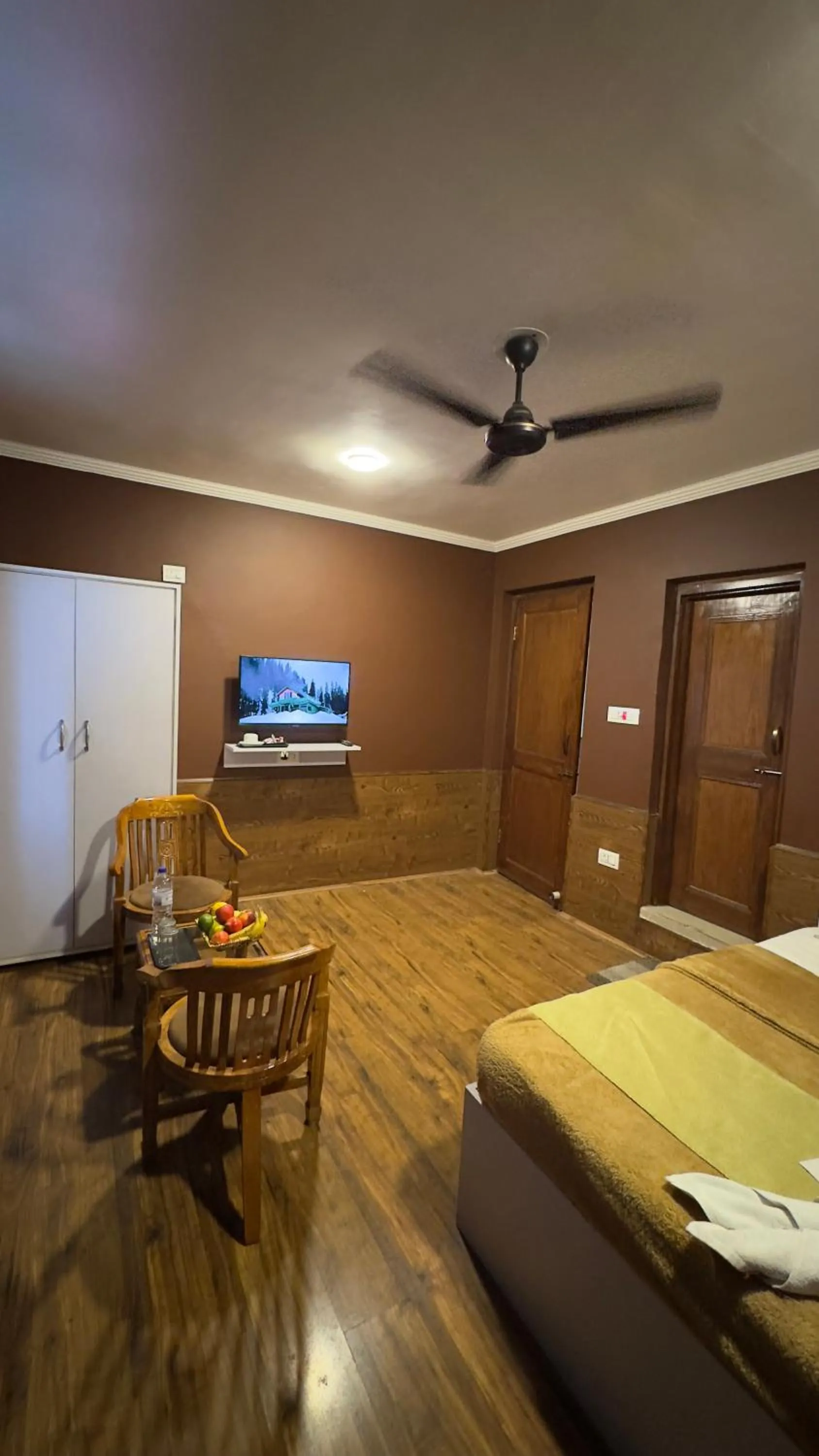 Communal lounge/ TV room, Bed in Hotel Jafson Accommodates