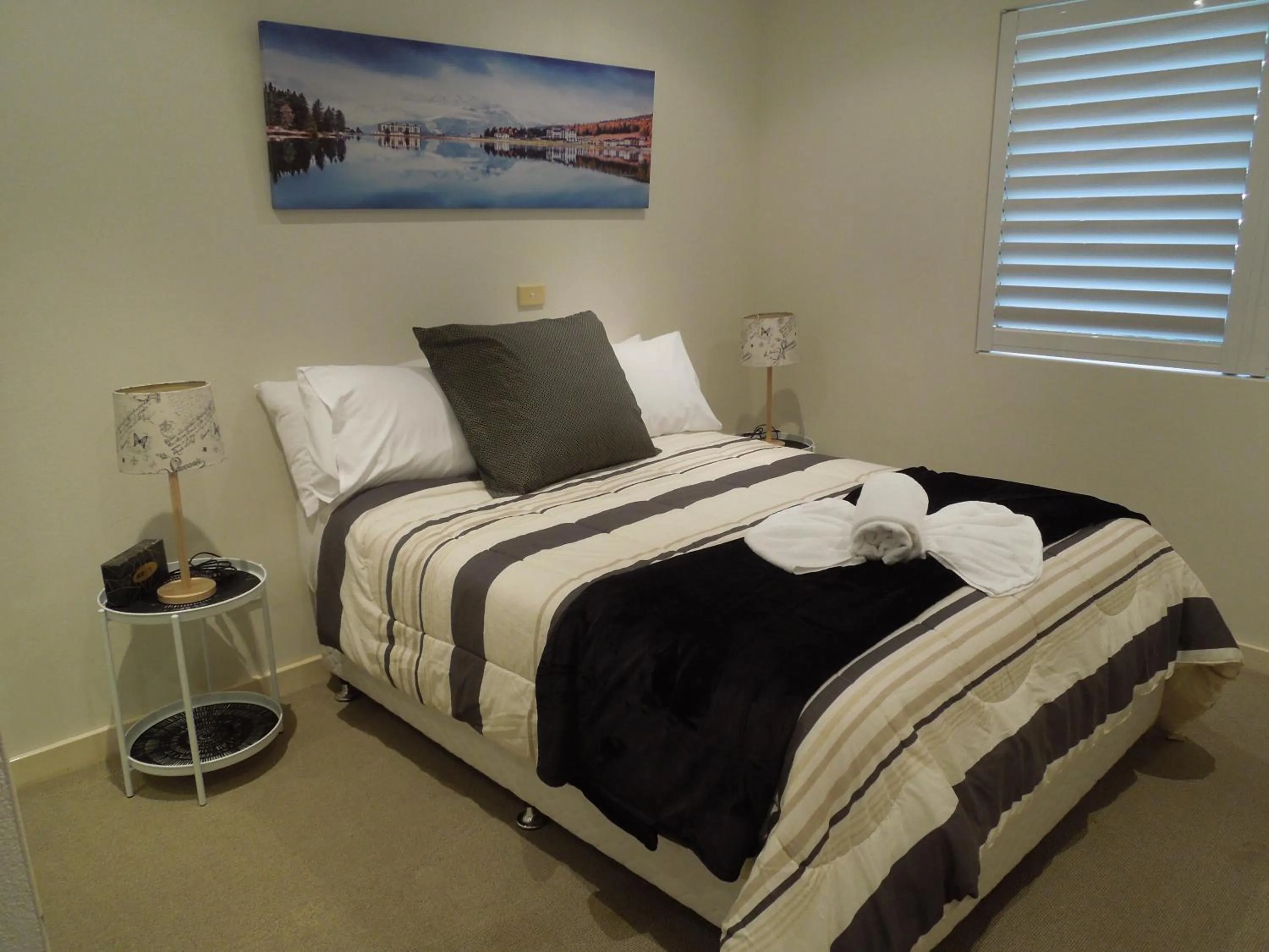 Bedroom, Bed in Oceanside Hawks Nest