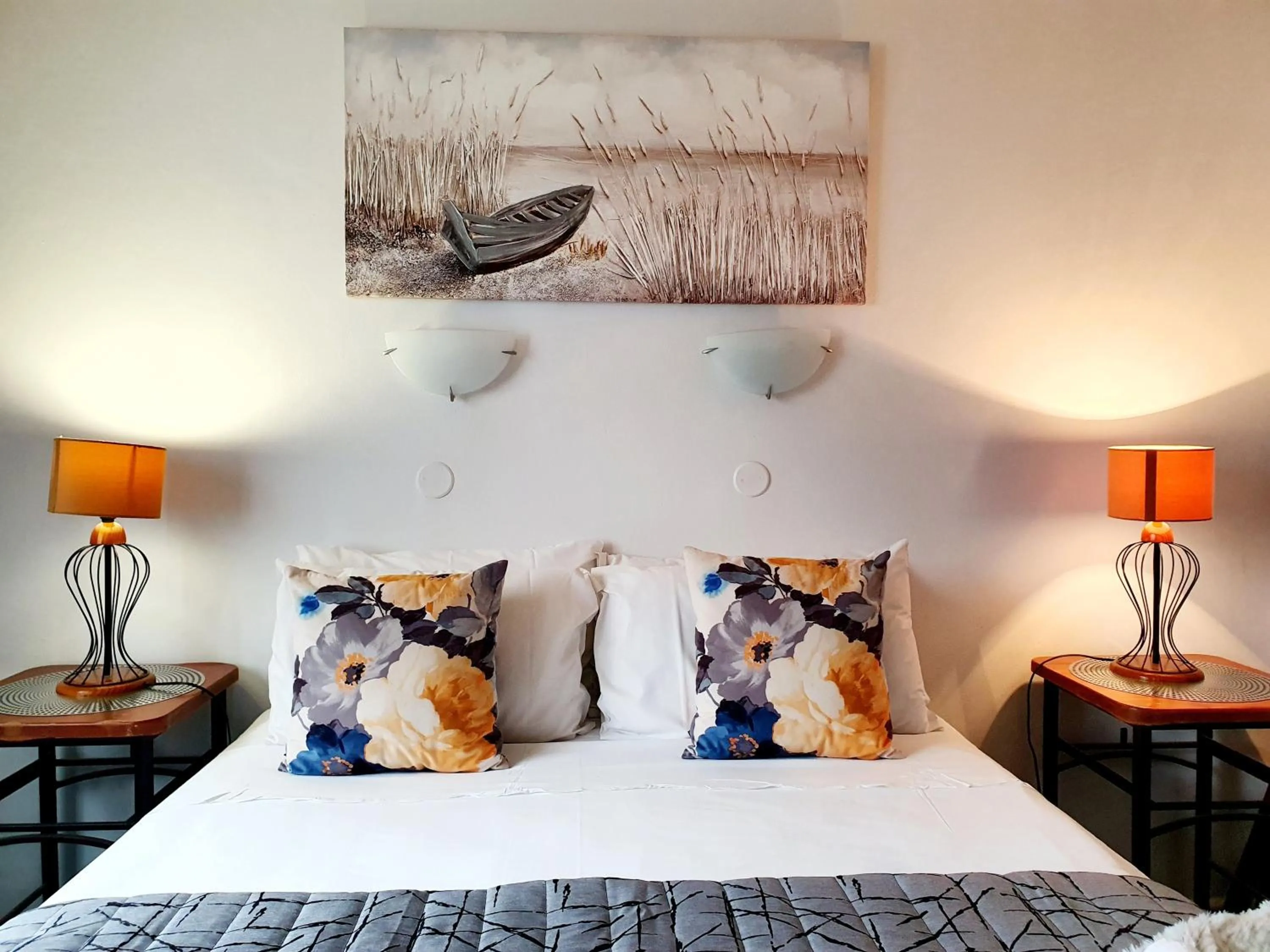 Bathroom, Bed in Oceanside Hawks Nest