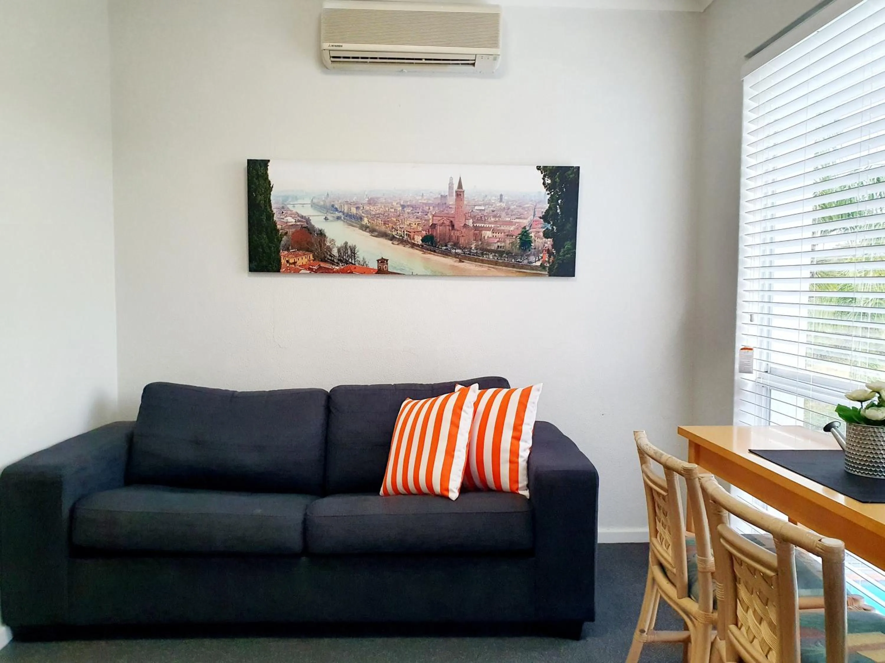 Seating area in Oceanside Hawks Nest