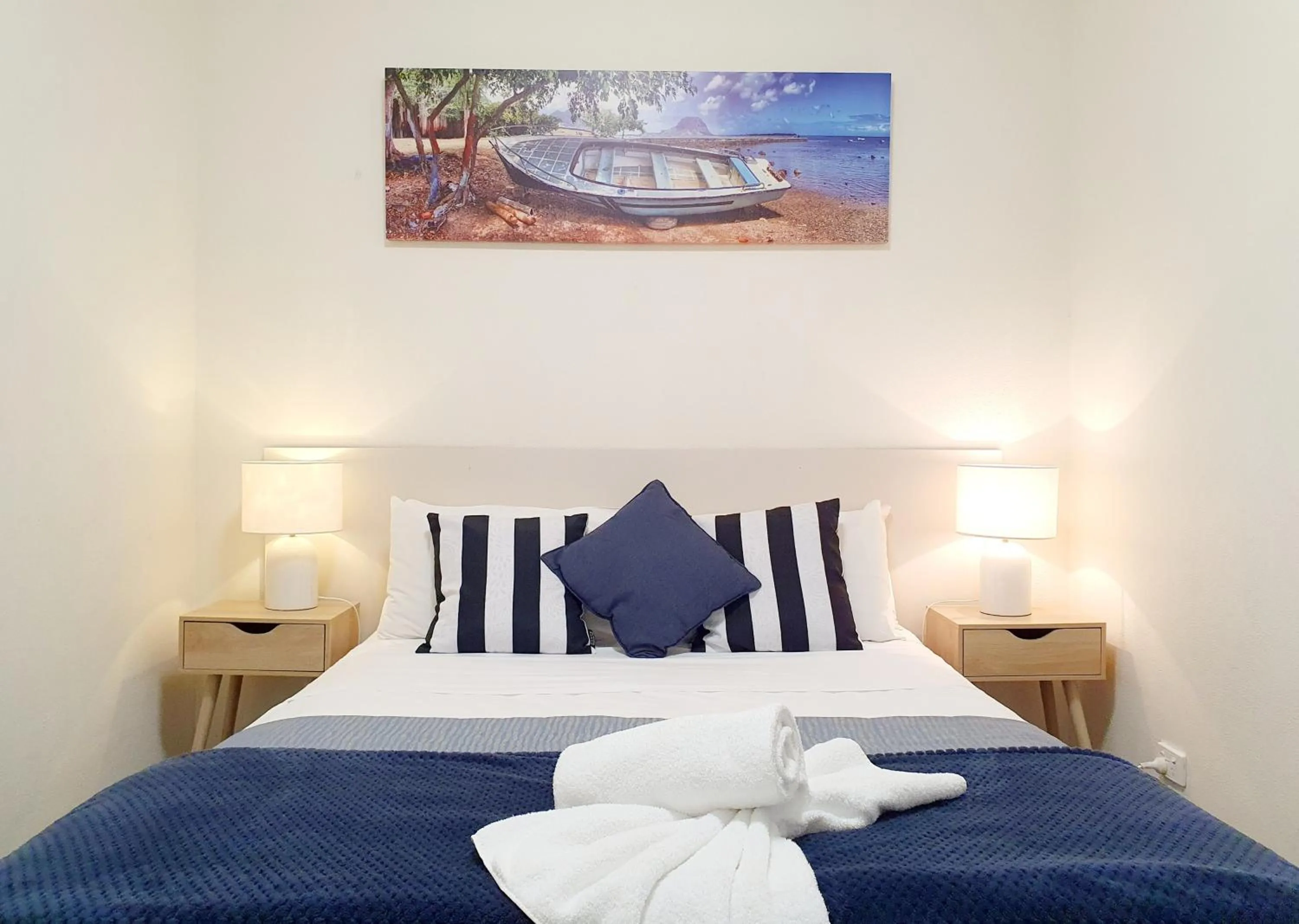 Bedroom, Bed in Oceanside Hawks Nest