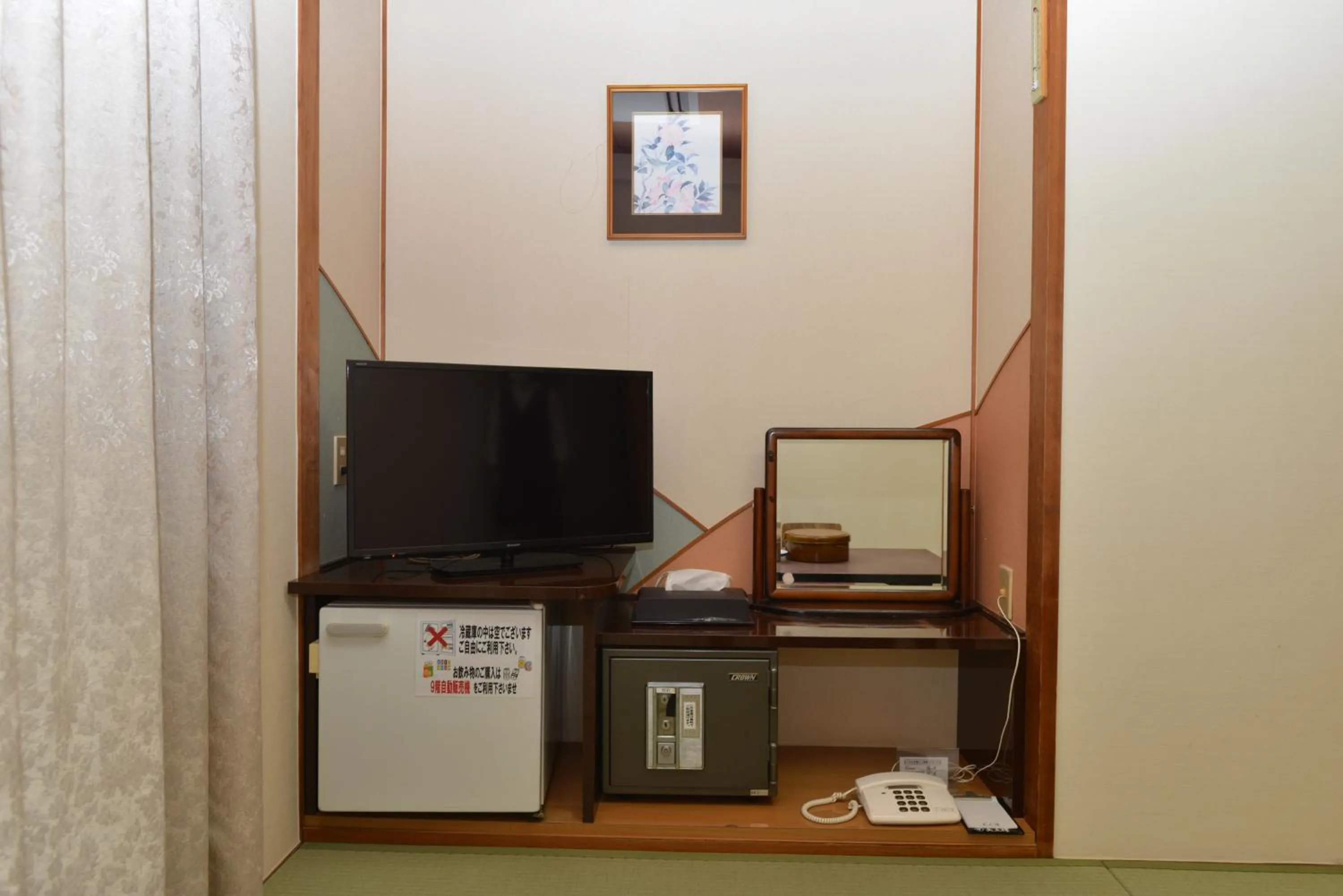 Photo of the whole room in Yataro