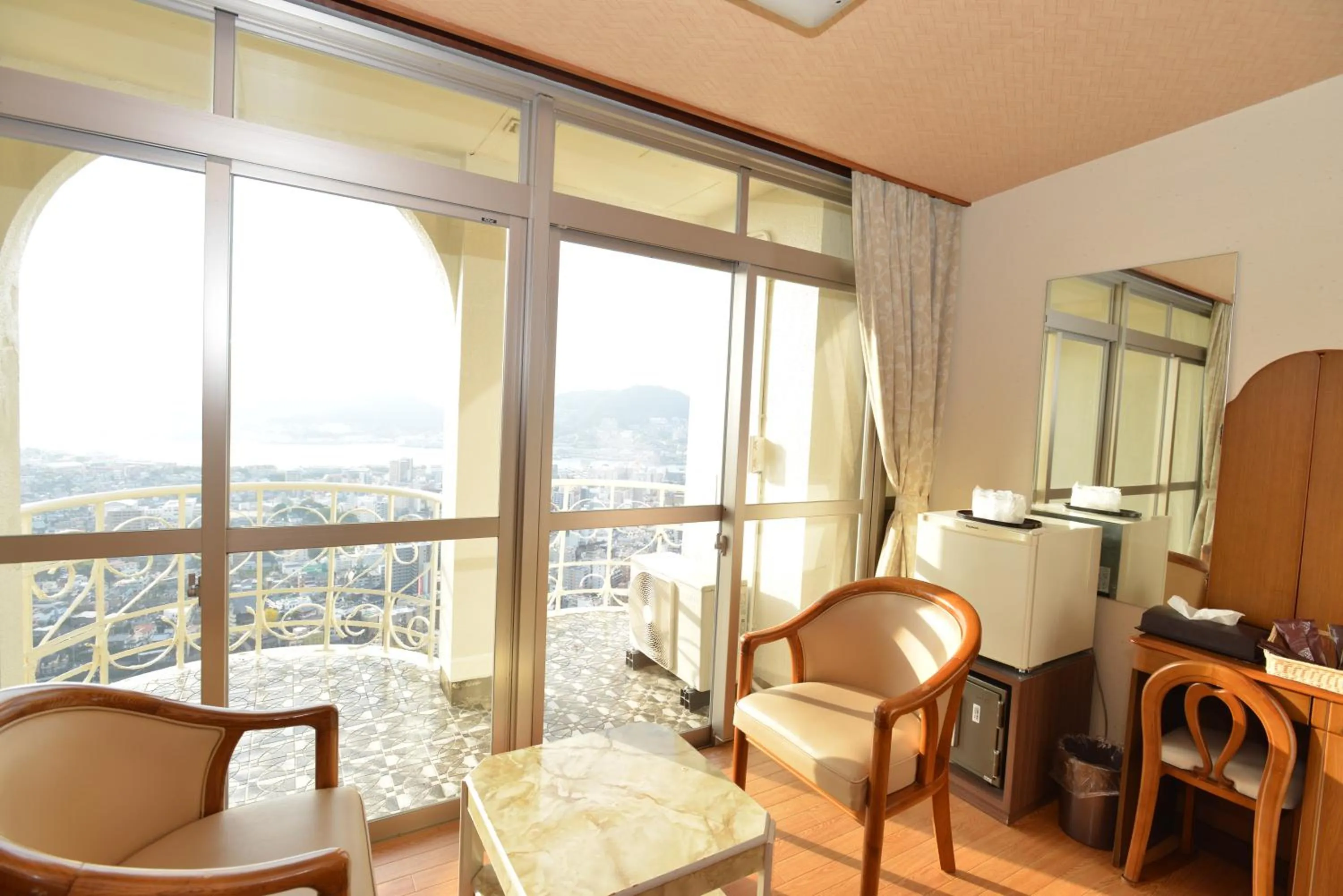 Photo of the whole room in Yataro