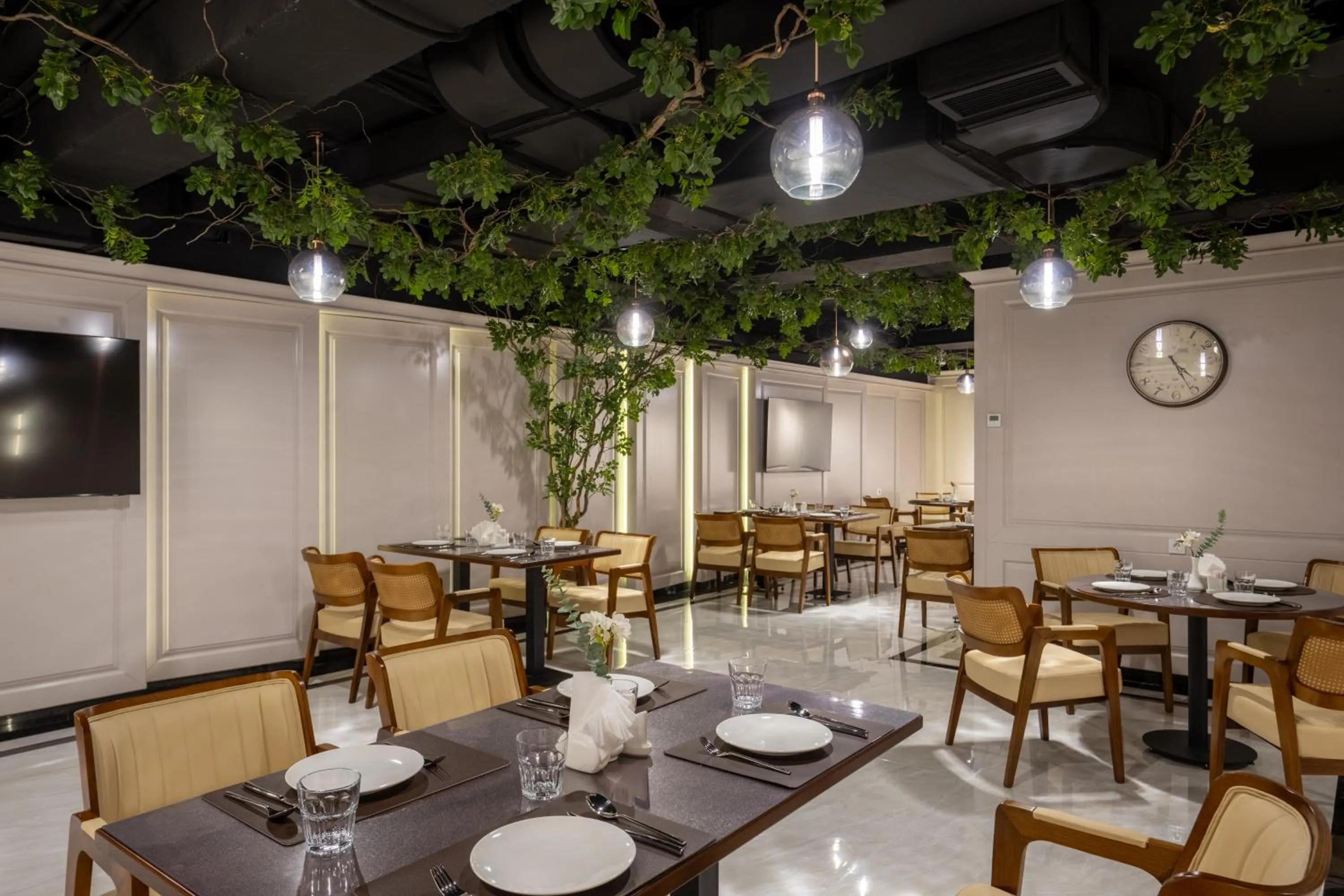 Restaurant/places to eat in Consti Hotel Tashkent