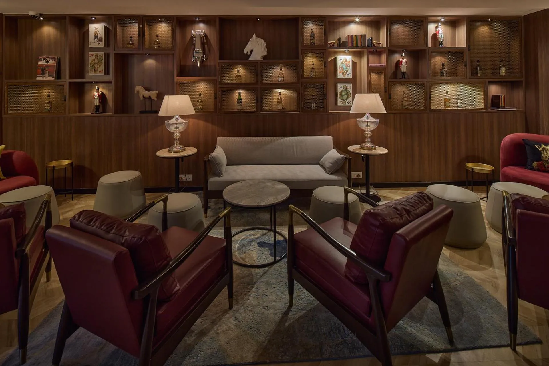 Lounge or bar in ICONIQA Hotel Mumbai International Airport