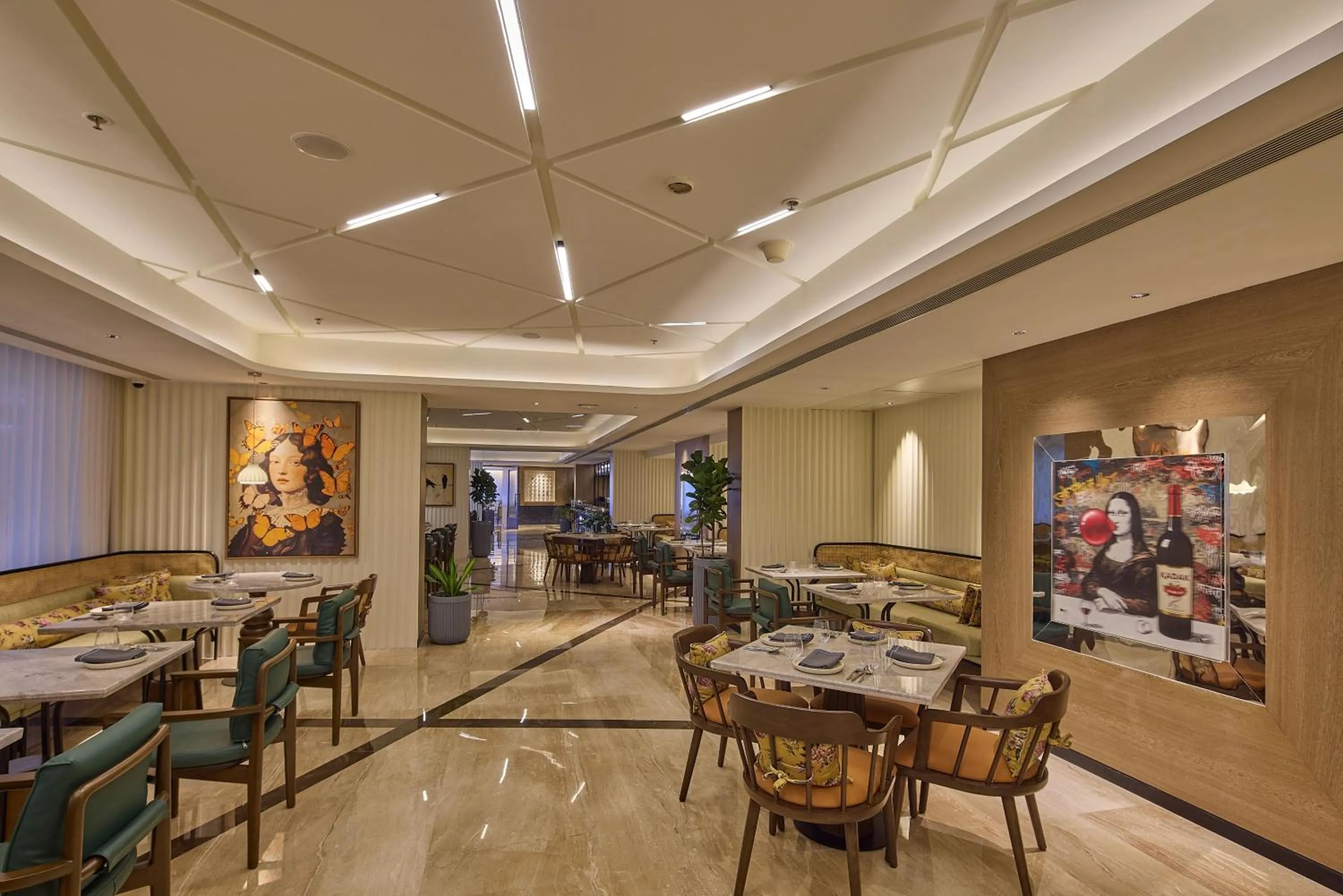 Restaurant/places to eat in ICONIQA Hotel Mumbai International Airport