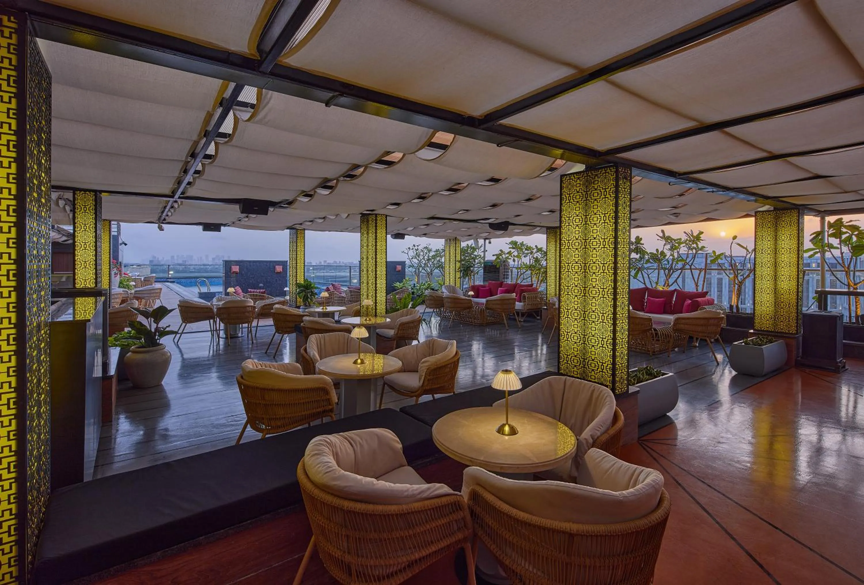 Restaurant/places to eat in ICONIQA Hotel Mumbai International Airport