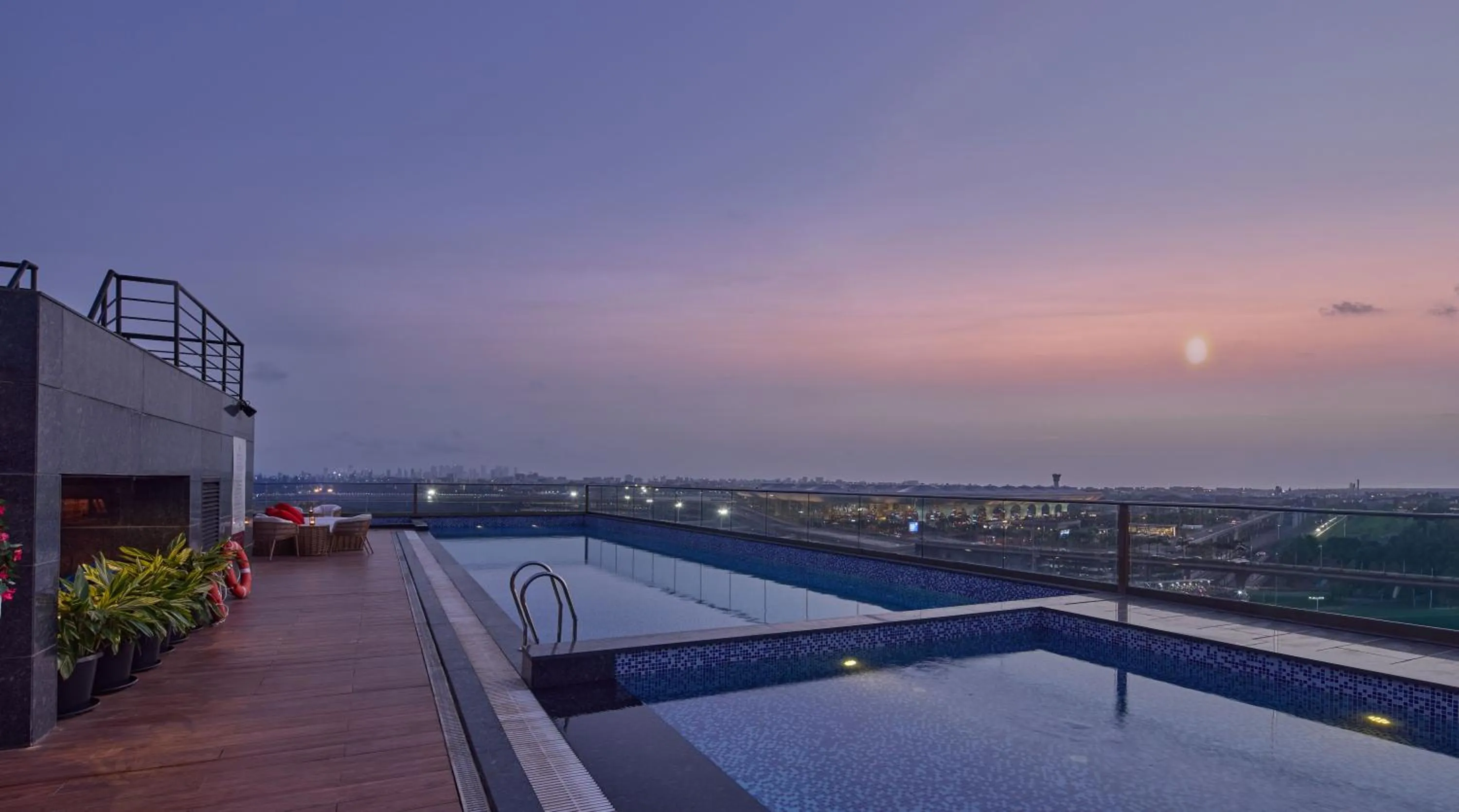 Swimming pool in ICONIQA Hotel Mumbai International Airport