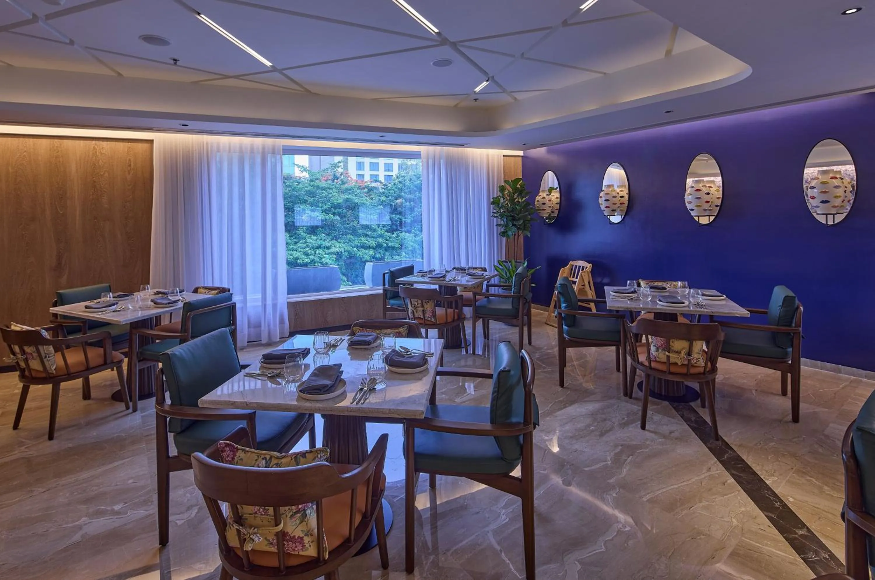 Restaurant/places to eat in ICONIQA Hotel Mumbai International Airport