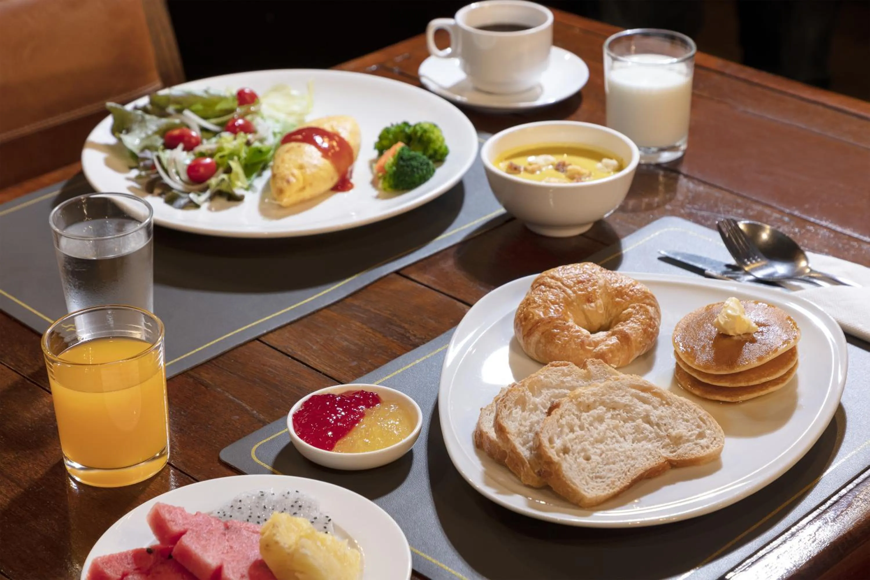 Breakfast in Adelphi Forty-Nine