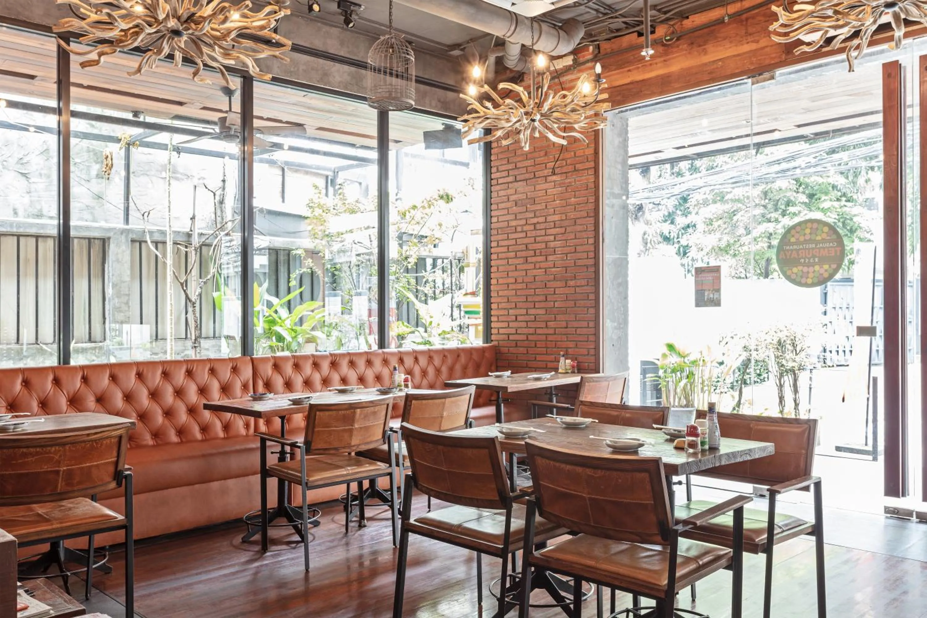 Restaurant/places to eat in Adelphi Forty-Nine