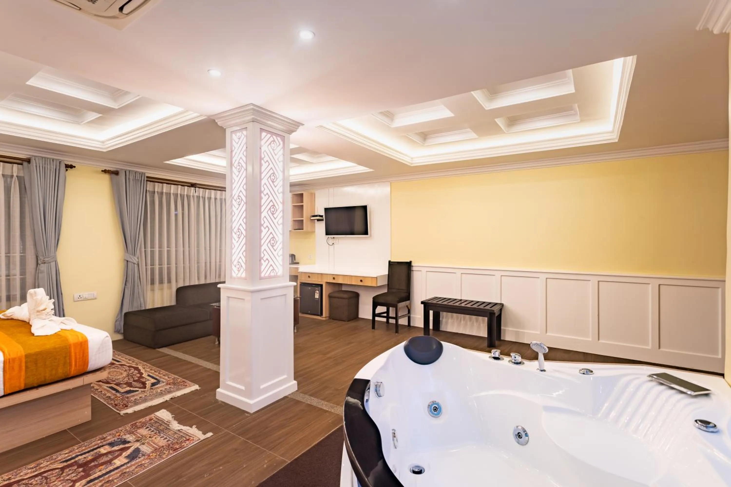 TV and multimedia, Bed in Yellow Pagoda Hotel