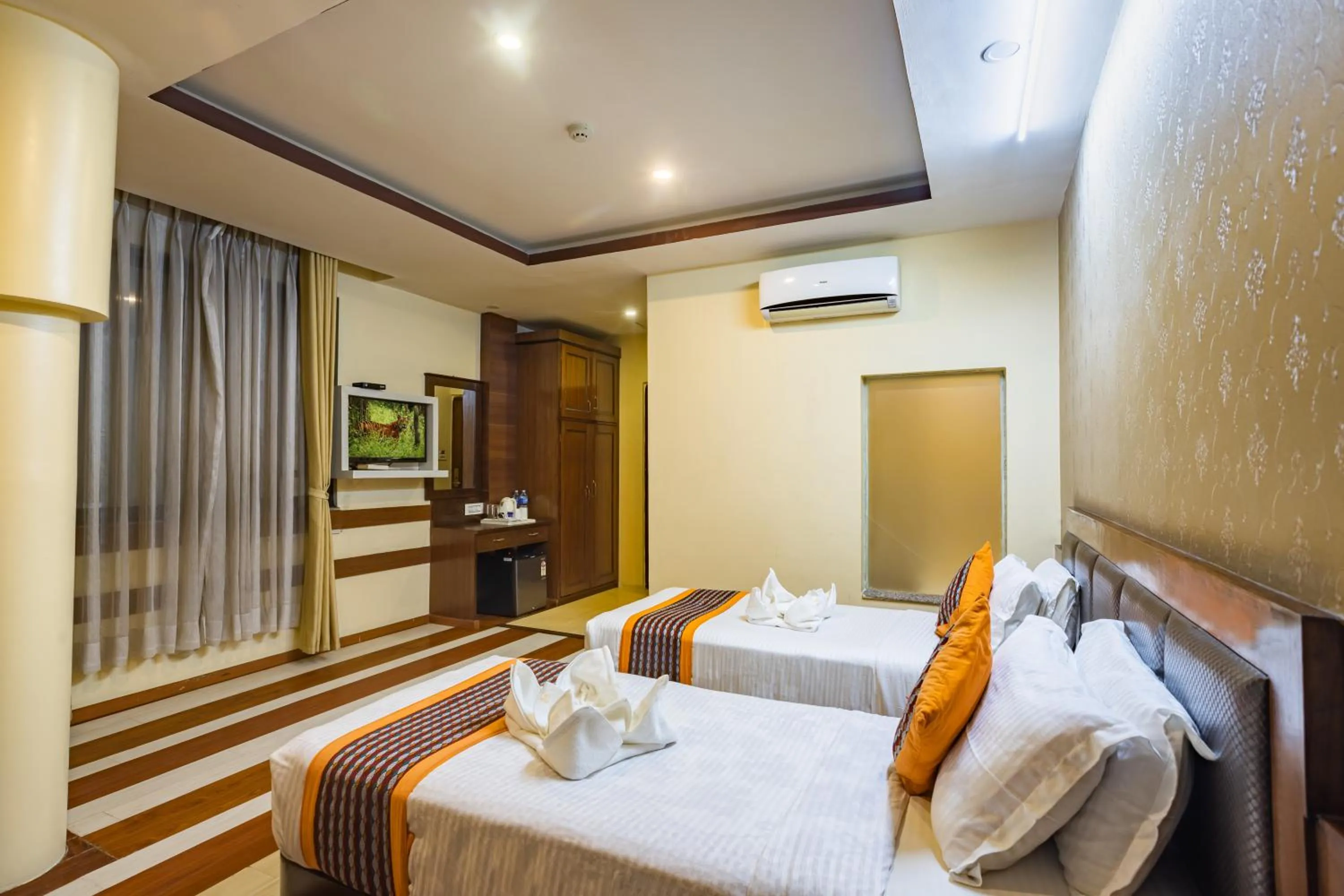 Bed in Yellow Pagoda Hotel