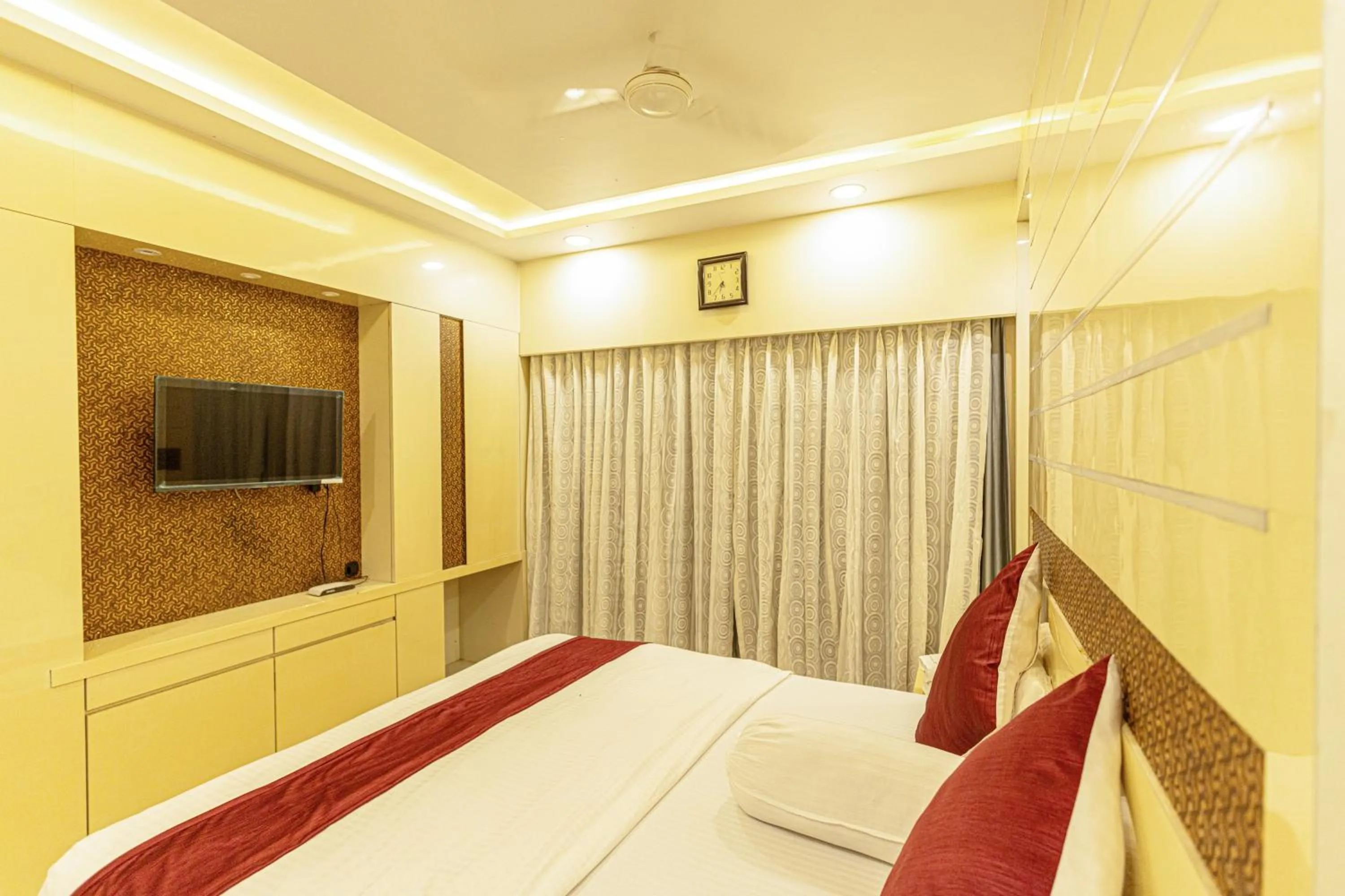 Bedroom, Bed in Hotel Seagull