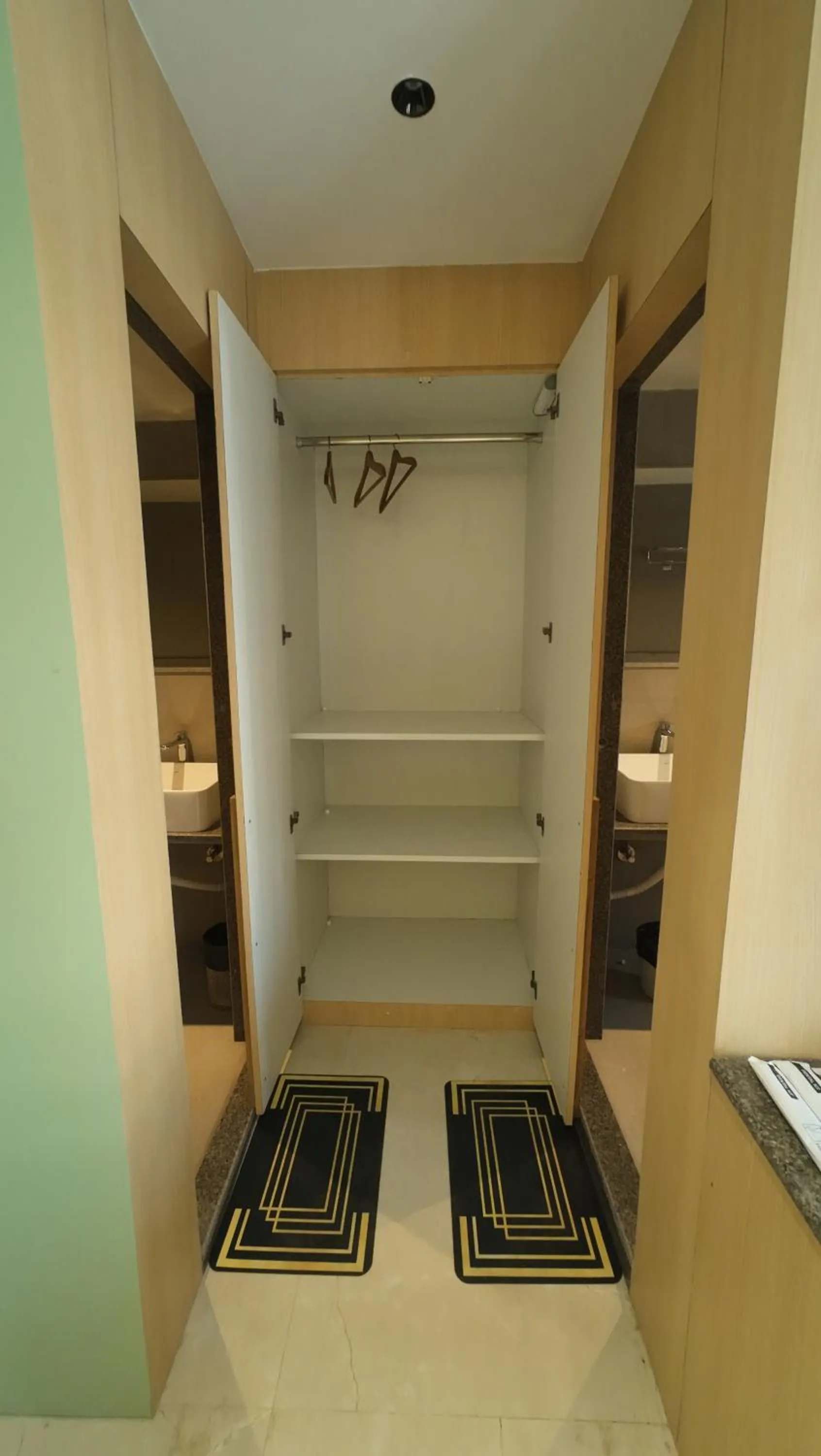 wardrobe in Hotel Seagull