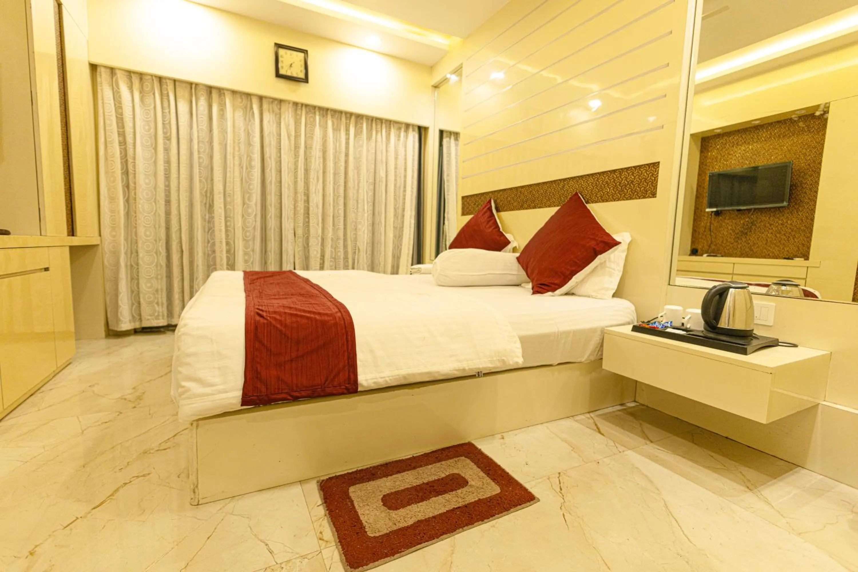 Sea view, Bed in Hotel Seagull