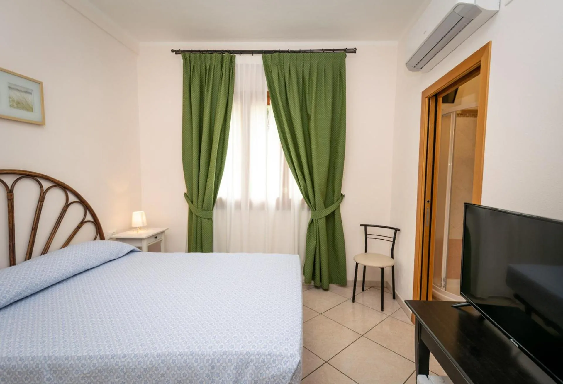 Photo of the whole room, Bed in Hotel Anna