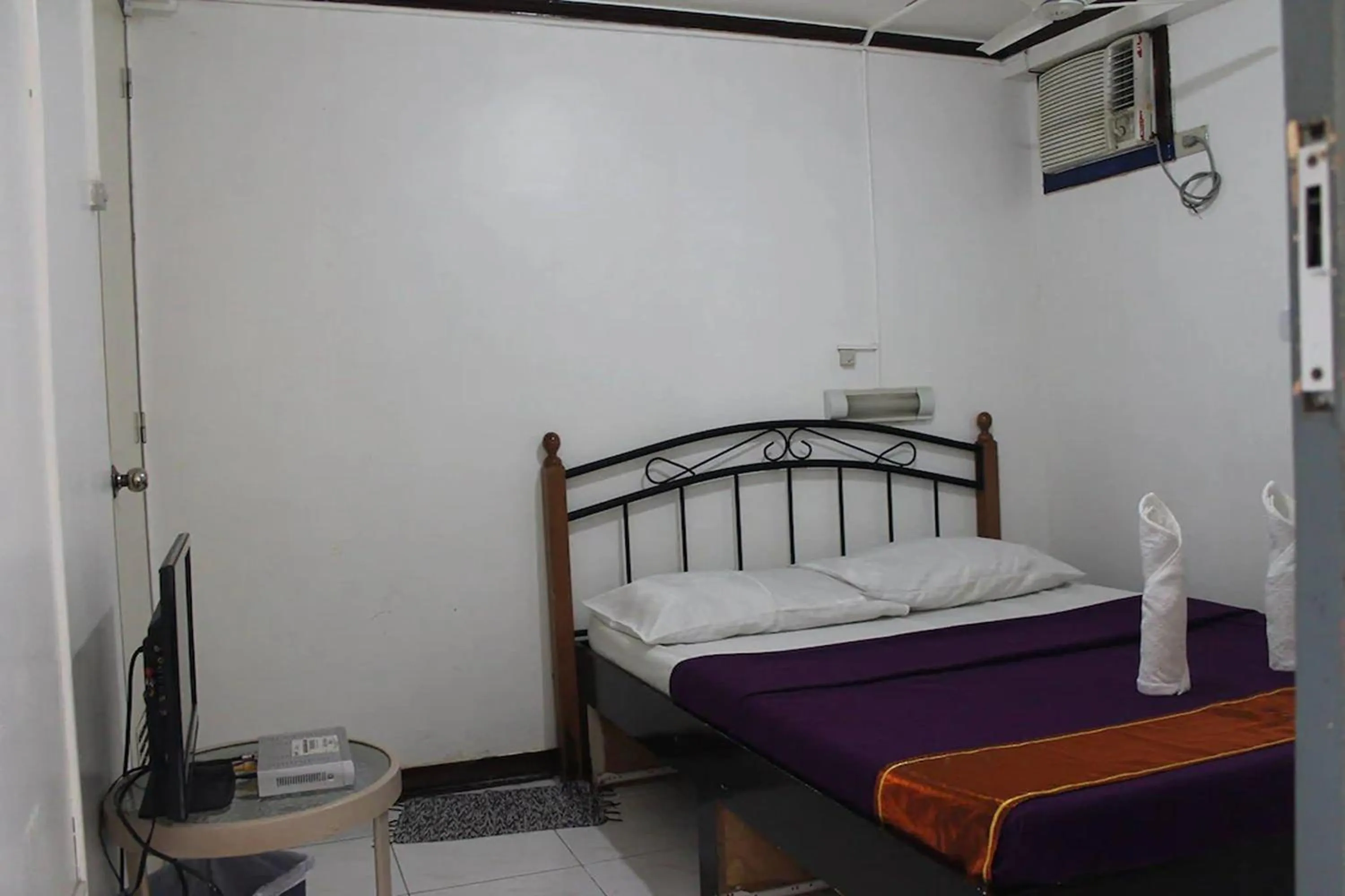 Bed in St Nicolas Inn CDO City Center