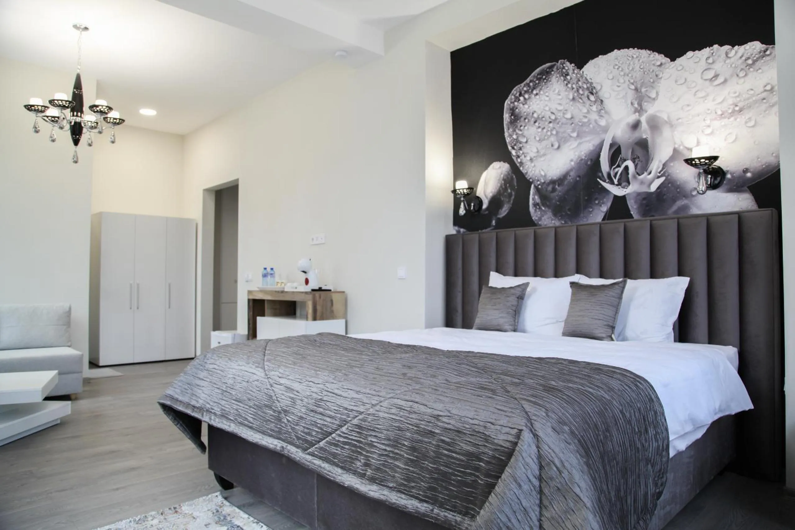 Bedroom, Bed in Corner House