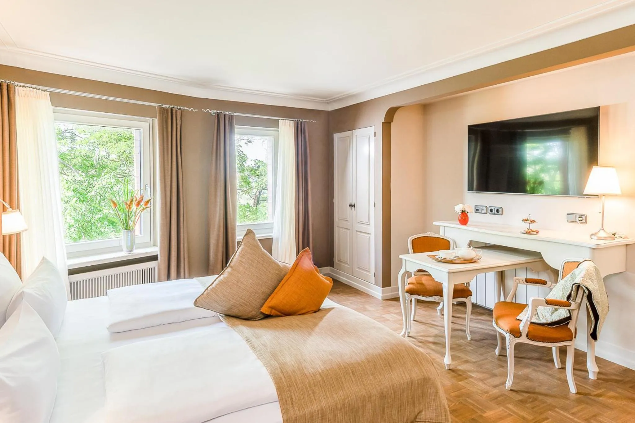 Photo of the whole room, Bed in Schlosshotel Steinburg