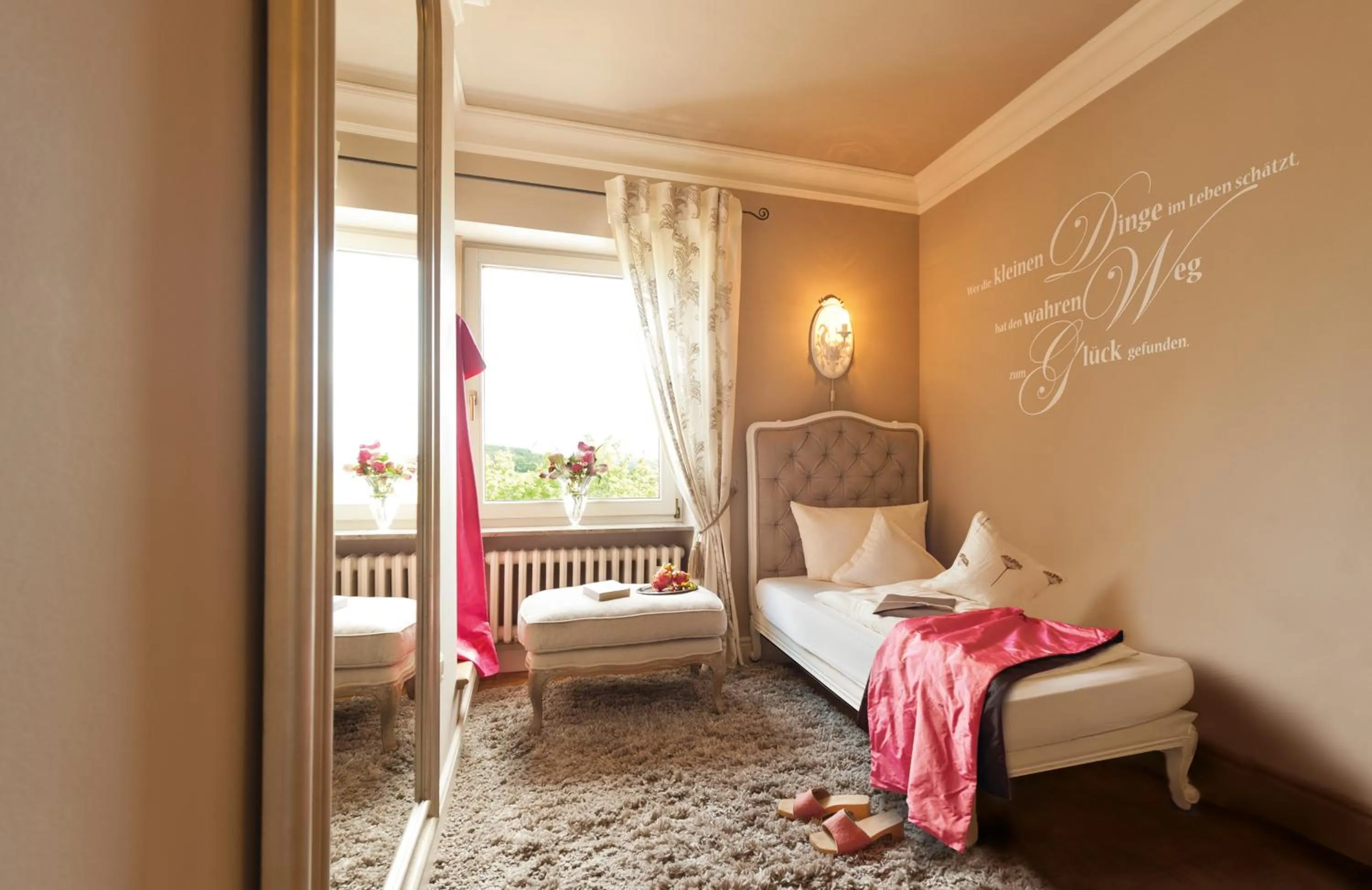 Photo of the whole room, Bed in Schlosshotel Steinburg