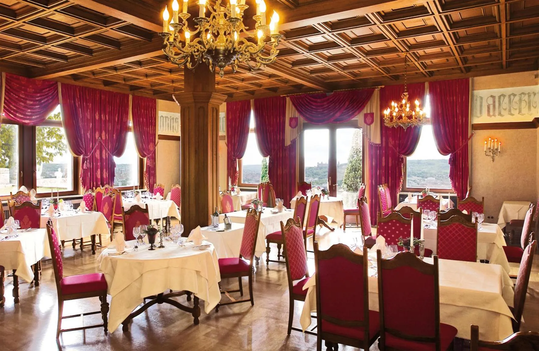 Restaurant/places to eat in Schlosshotel Steinburg