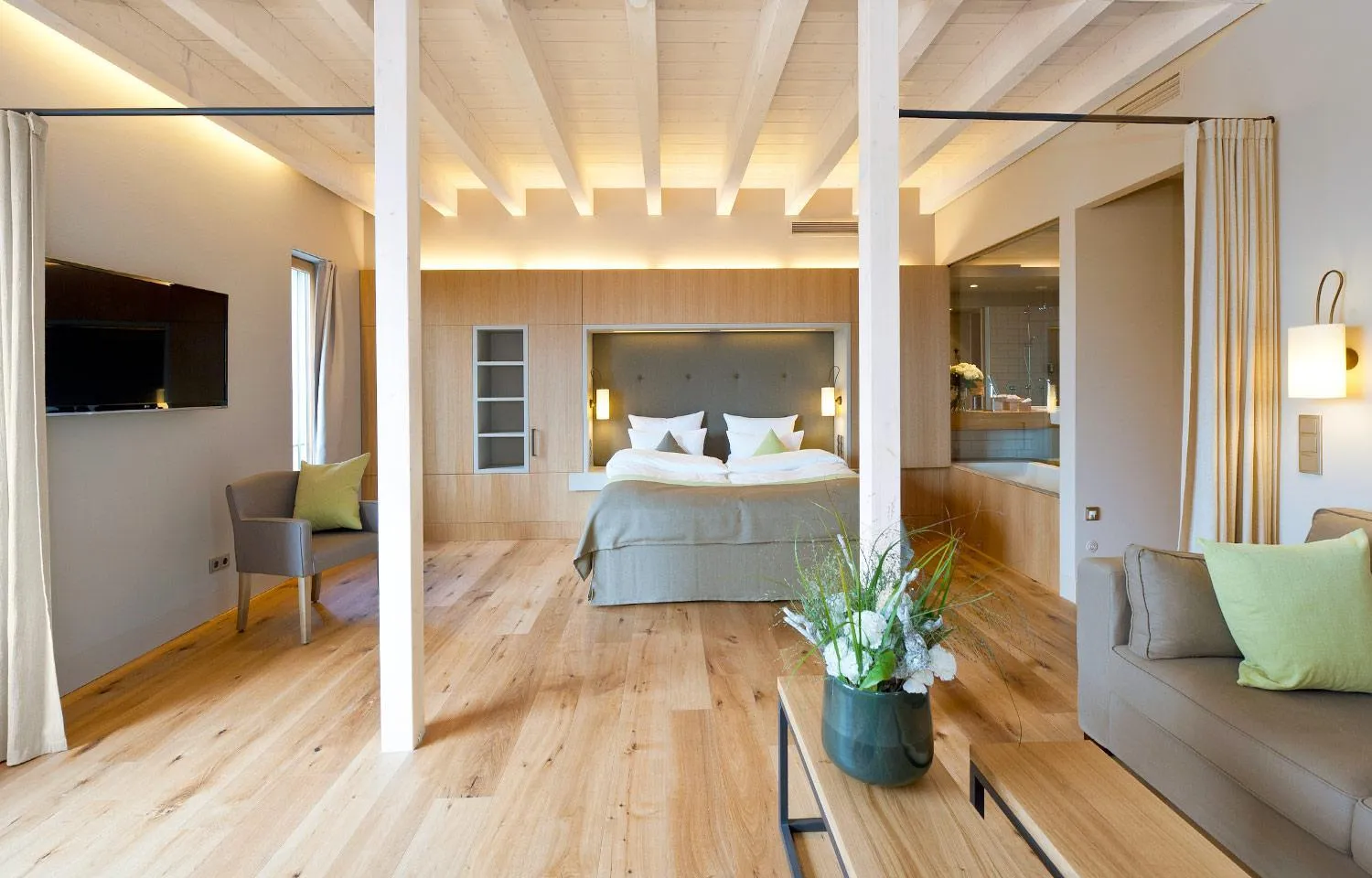 Photo of the whole room, Bed in Schlosshotel Steinburg