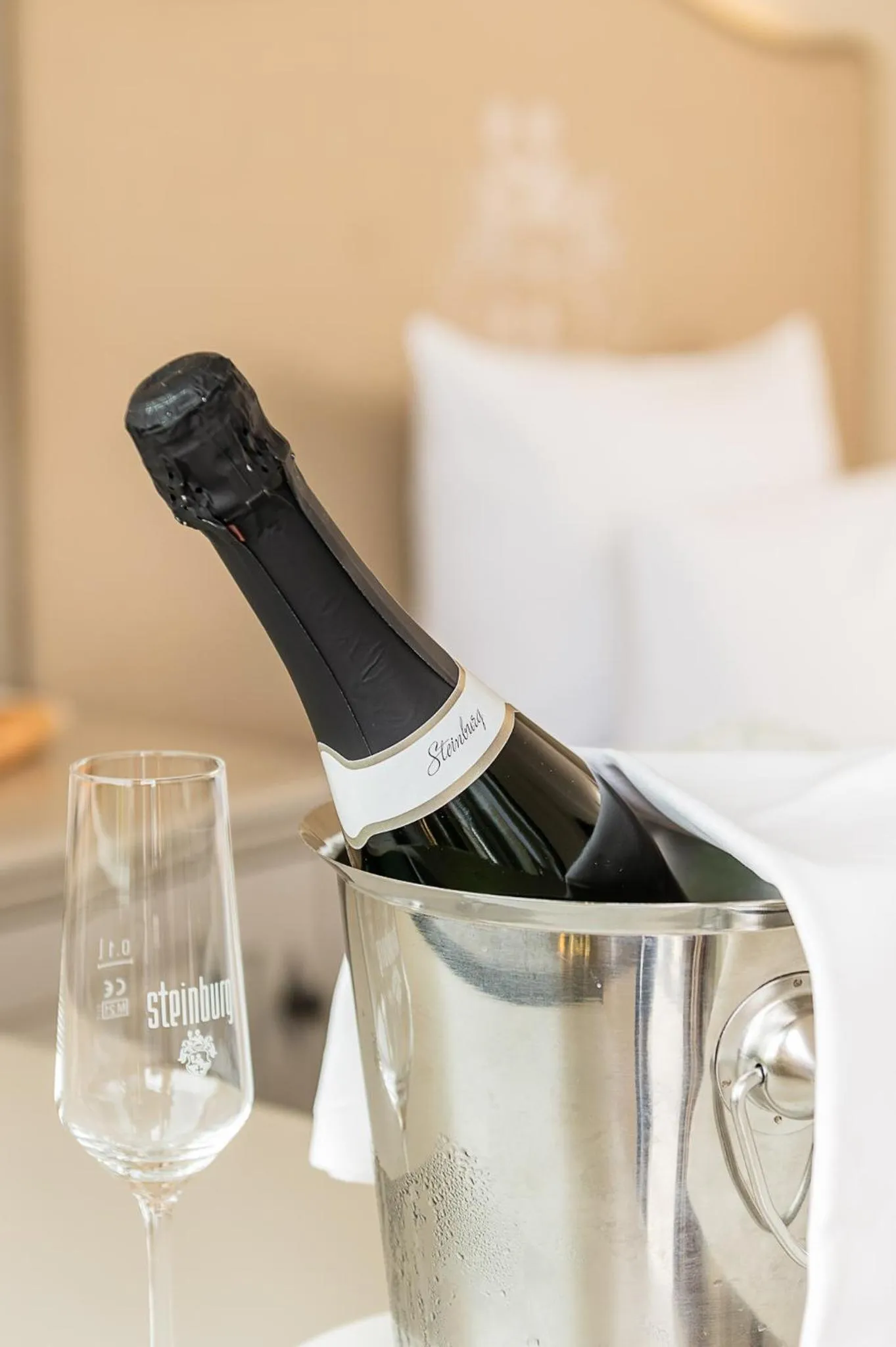 room service in Schlosshotel Steinburg