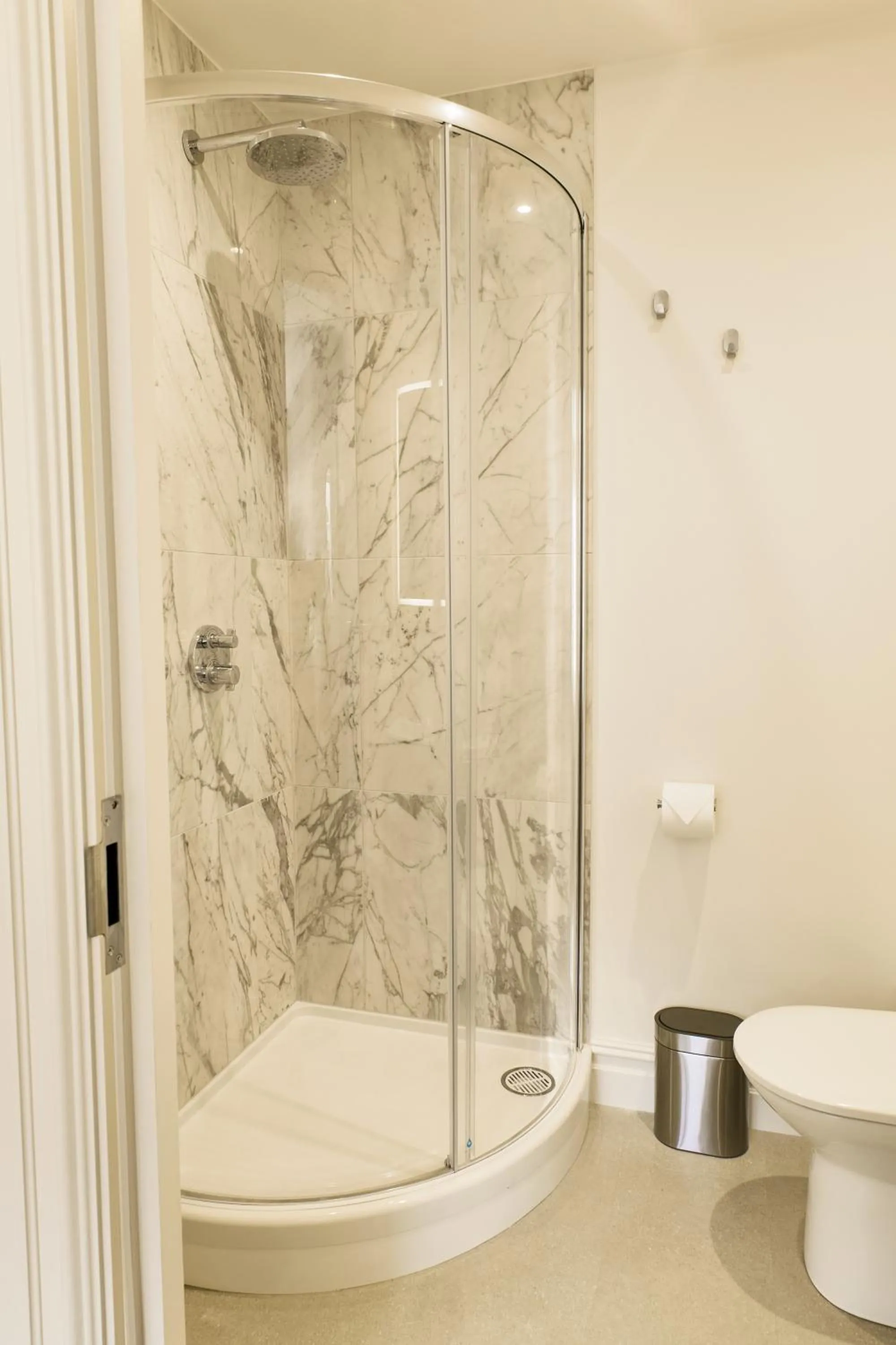 Shower in George Apartments