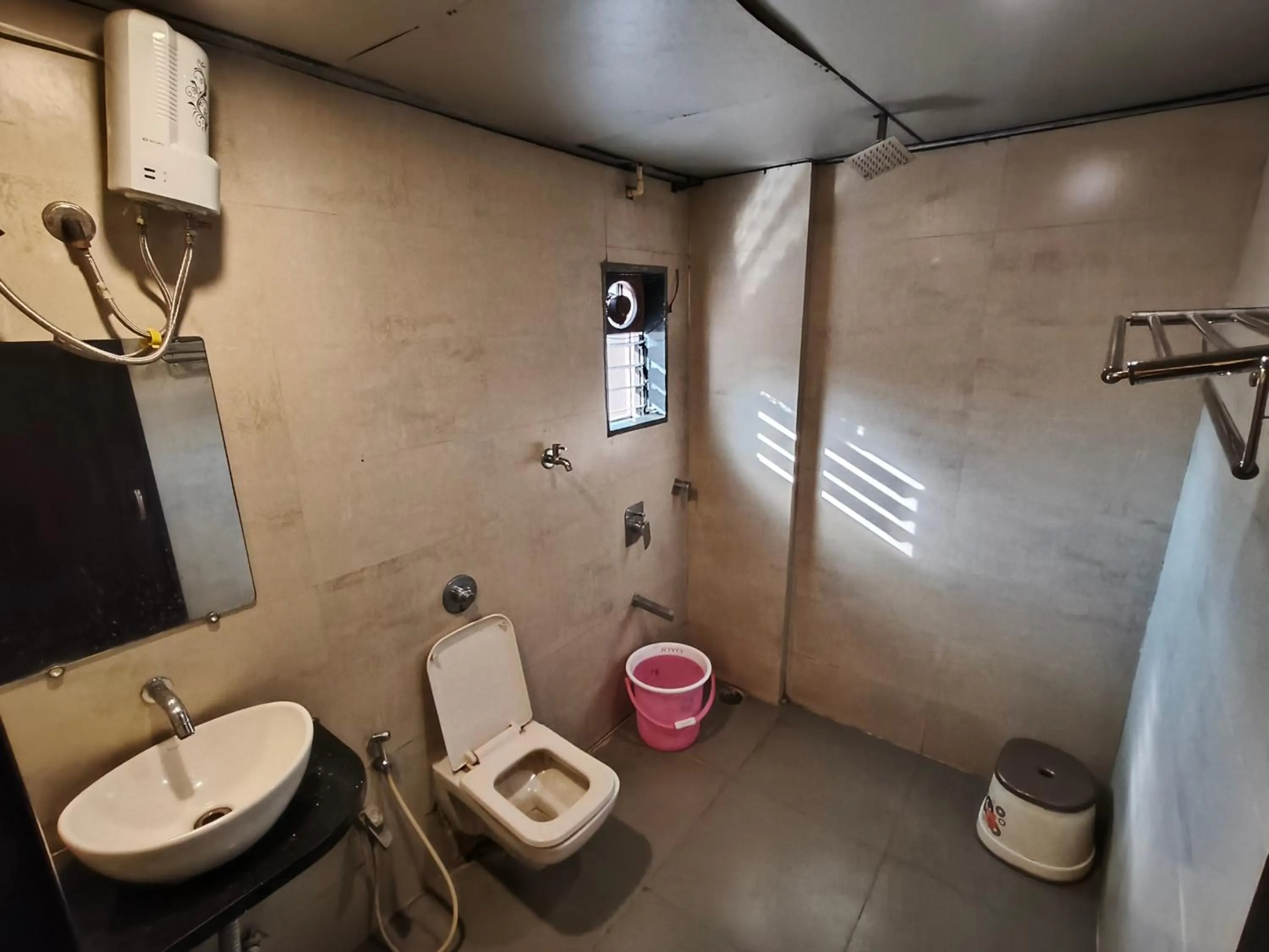 Shower in Hotel Vijay Sagar Dombivali