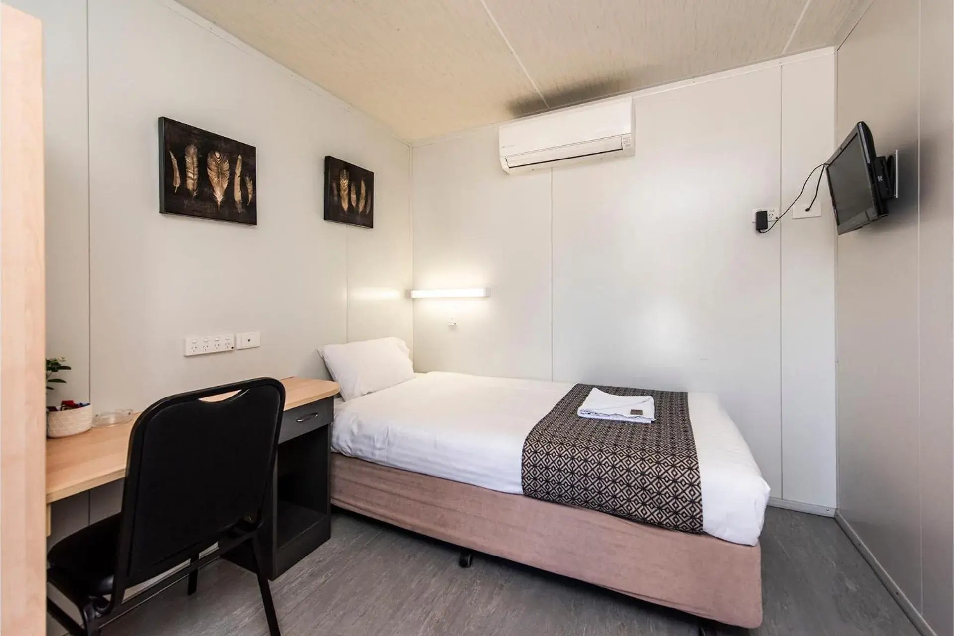 Single Person Cabin - Non Pet Friendly in Banksia Tourist Park Single Person Cabin - Non Pet Friendly in Banksia Tourist Park