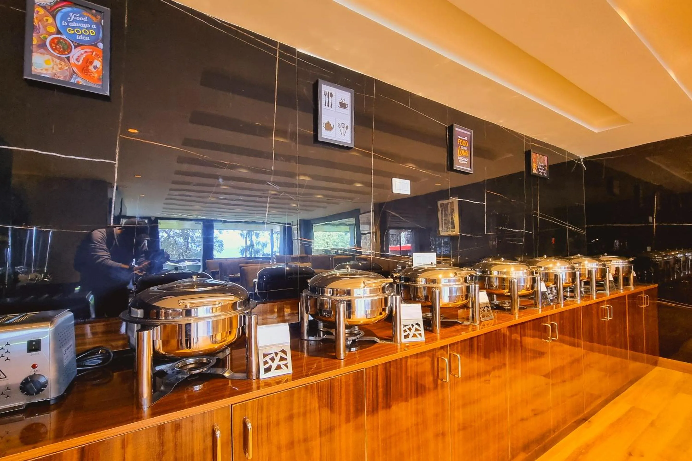 Restaurant/places to eat in Hotel Katson Blue, Dalhousie