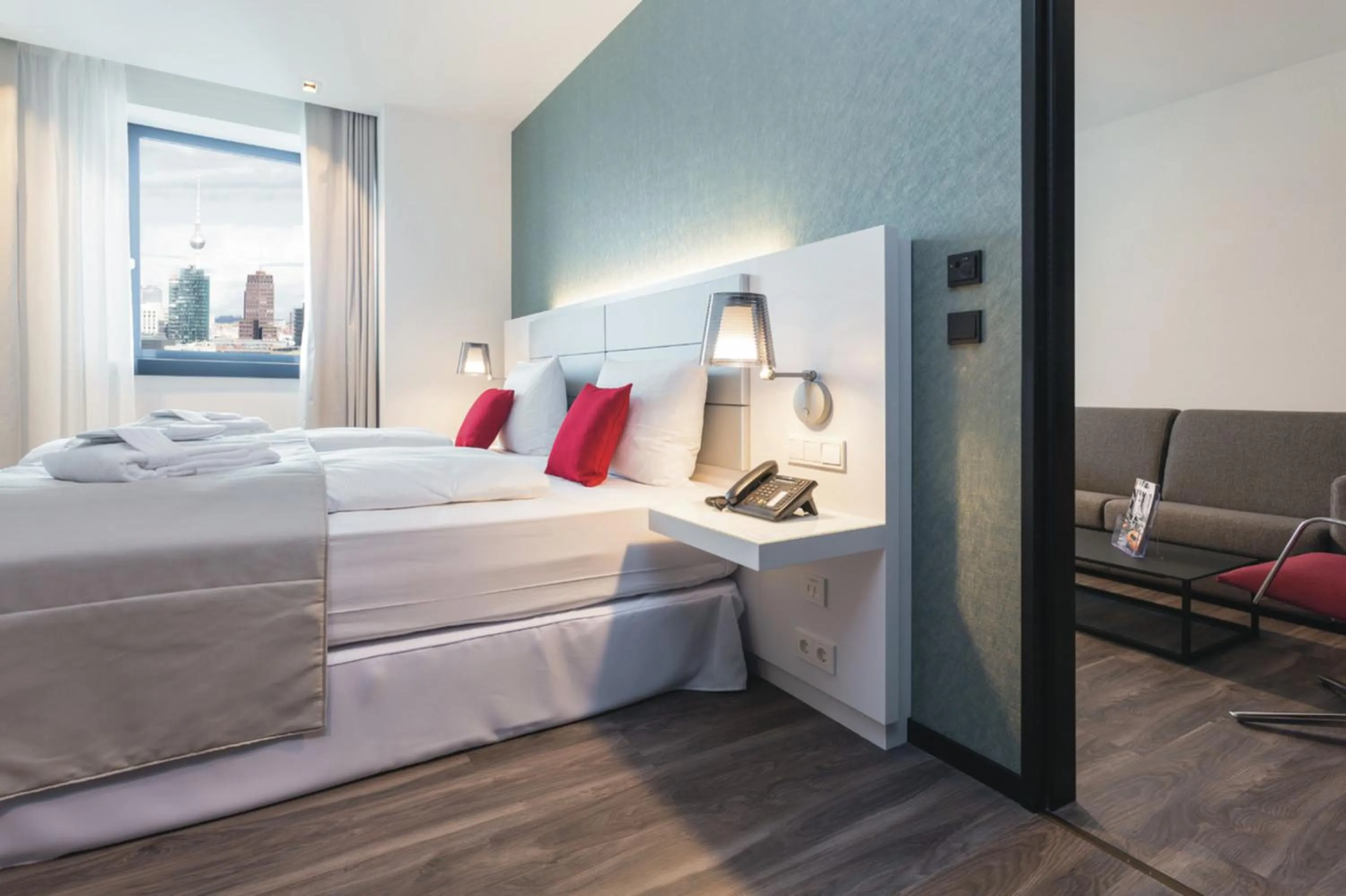 Photo of the whole room, Bed in Riu Plaza Berlin