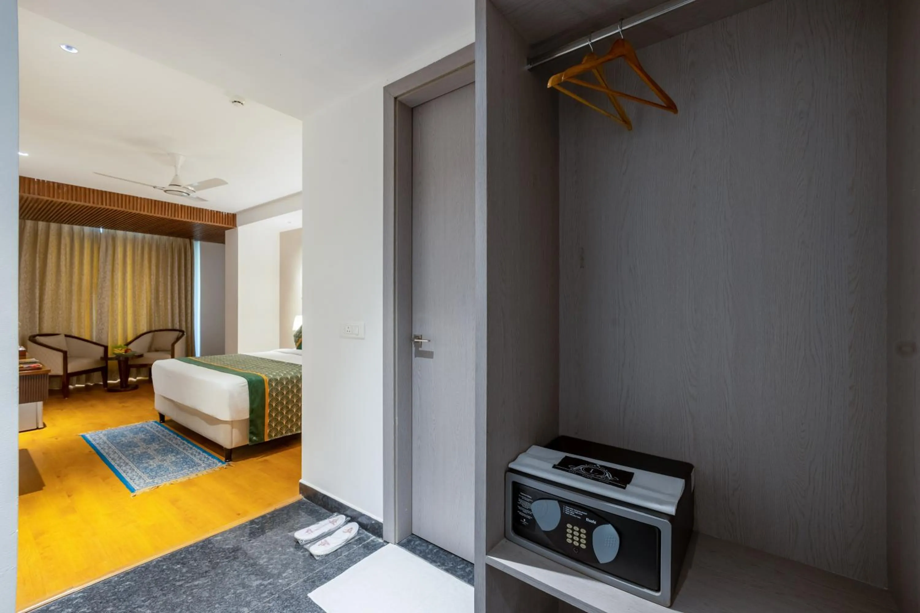 locker, Bed in Arch The Lohias