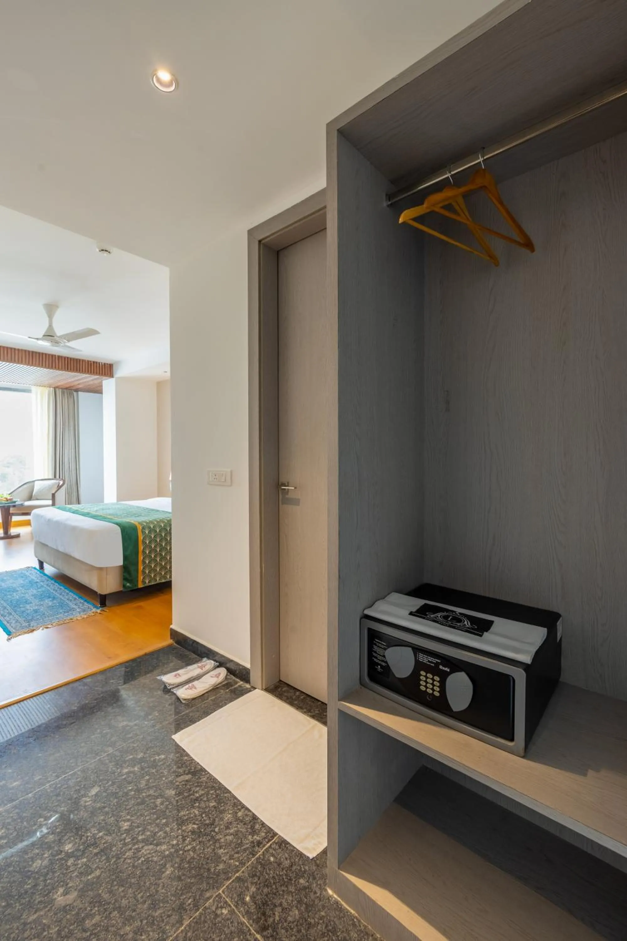 locker, Bed in Arch The Lohias