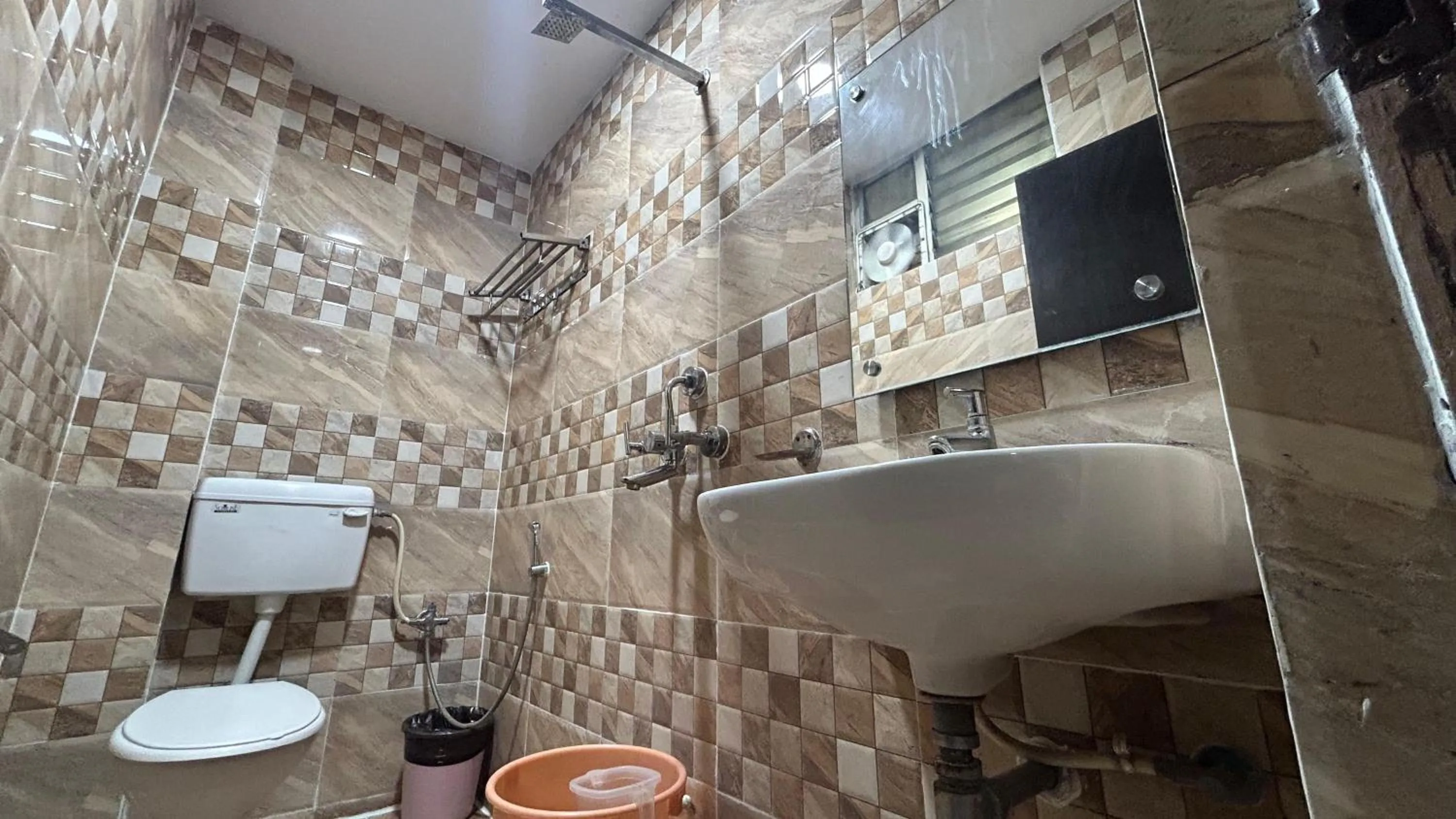 Hotel Sahu Near Kashi Vishwanath Temple Gate