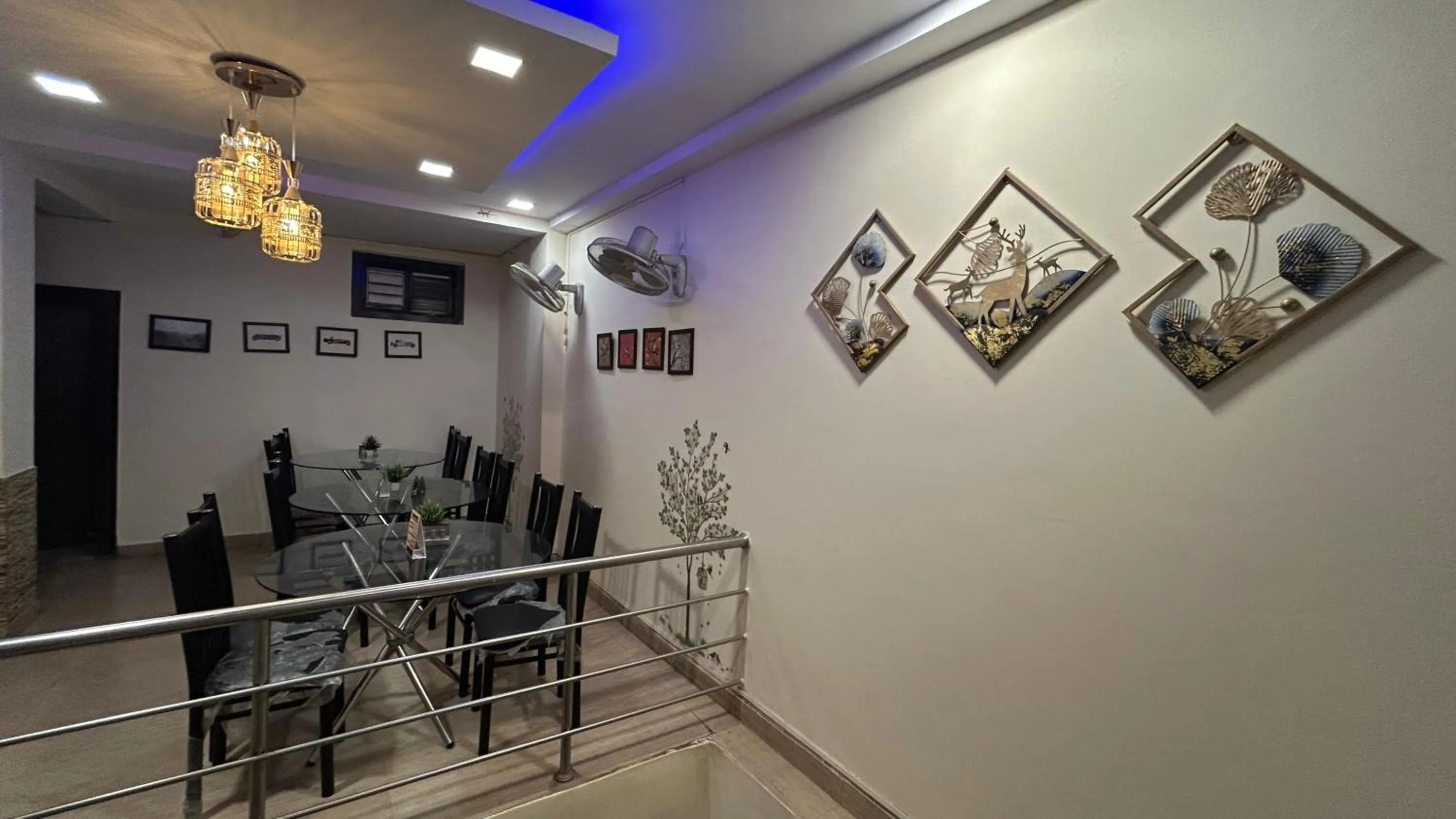 Hotel Sahu Near Kashi Vishwanath Temple Gate