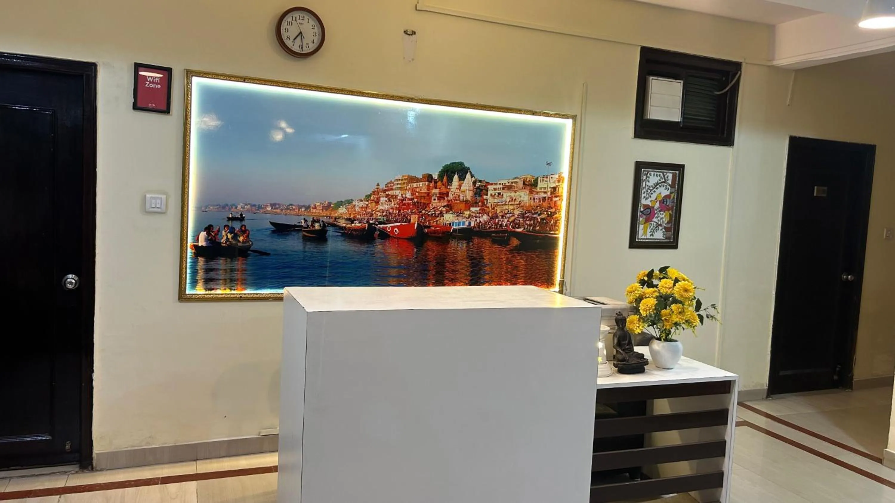 Hotel Sahu Near Kashi Vishwanath Temple Gate