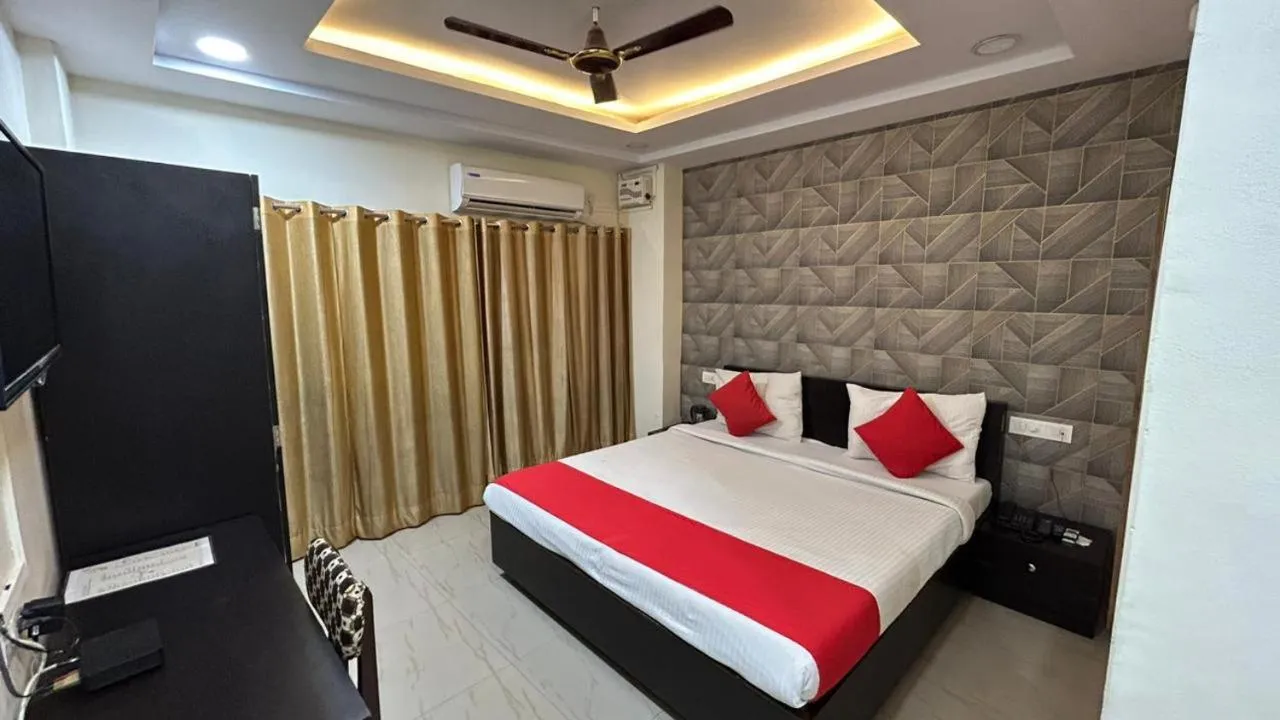 Hotel Sahu Near Kashi Vishwanath Temple Gate