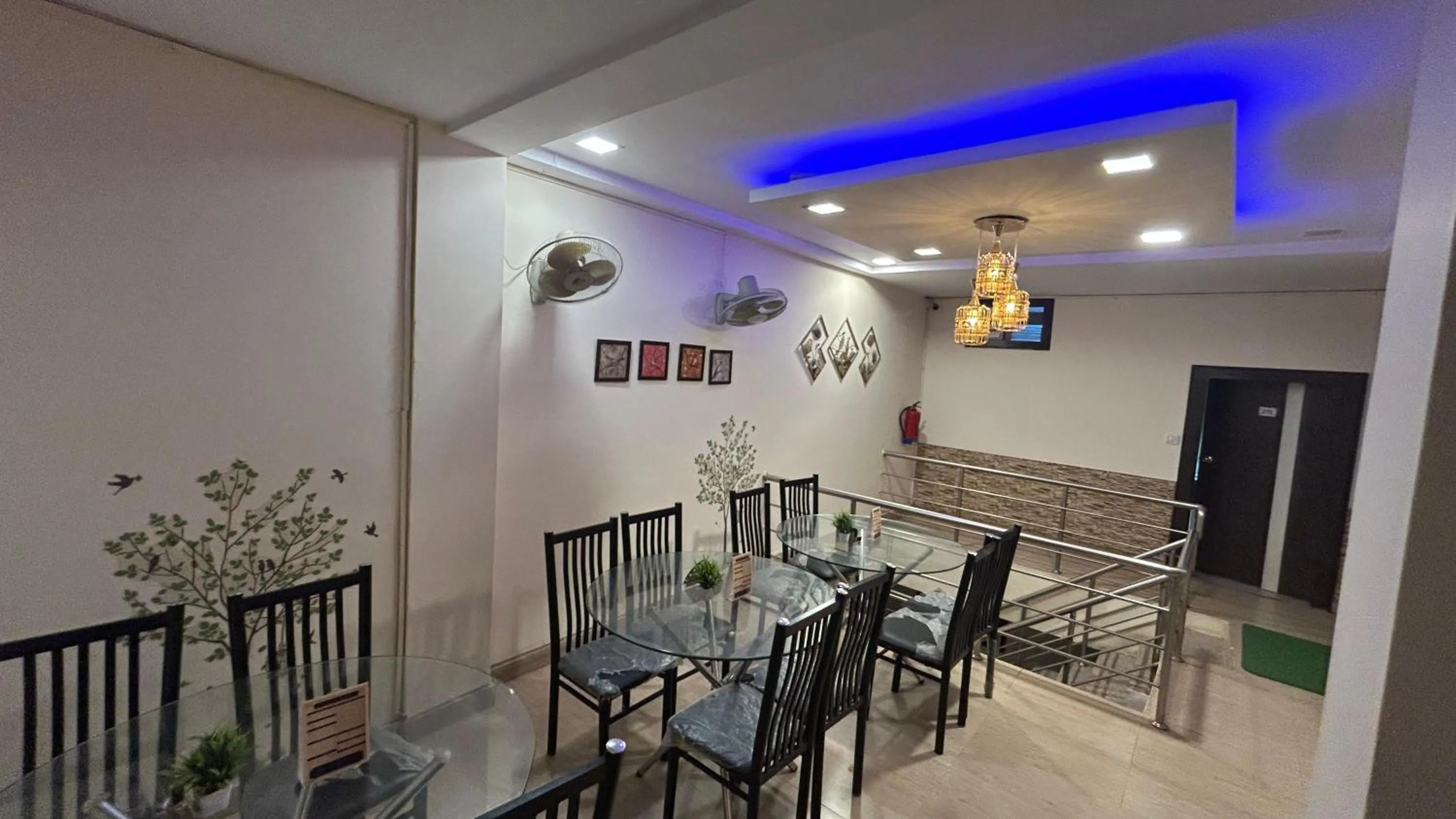 Hotel Sahu Near Kashi Vishwanath Temple Gate