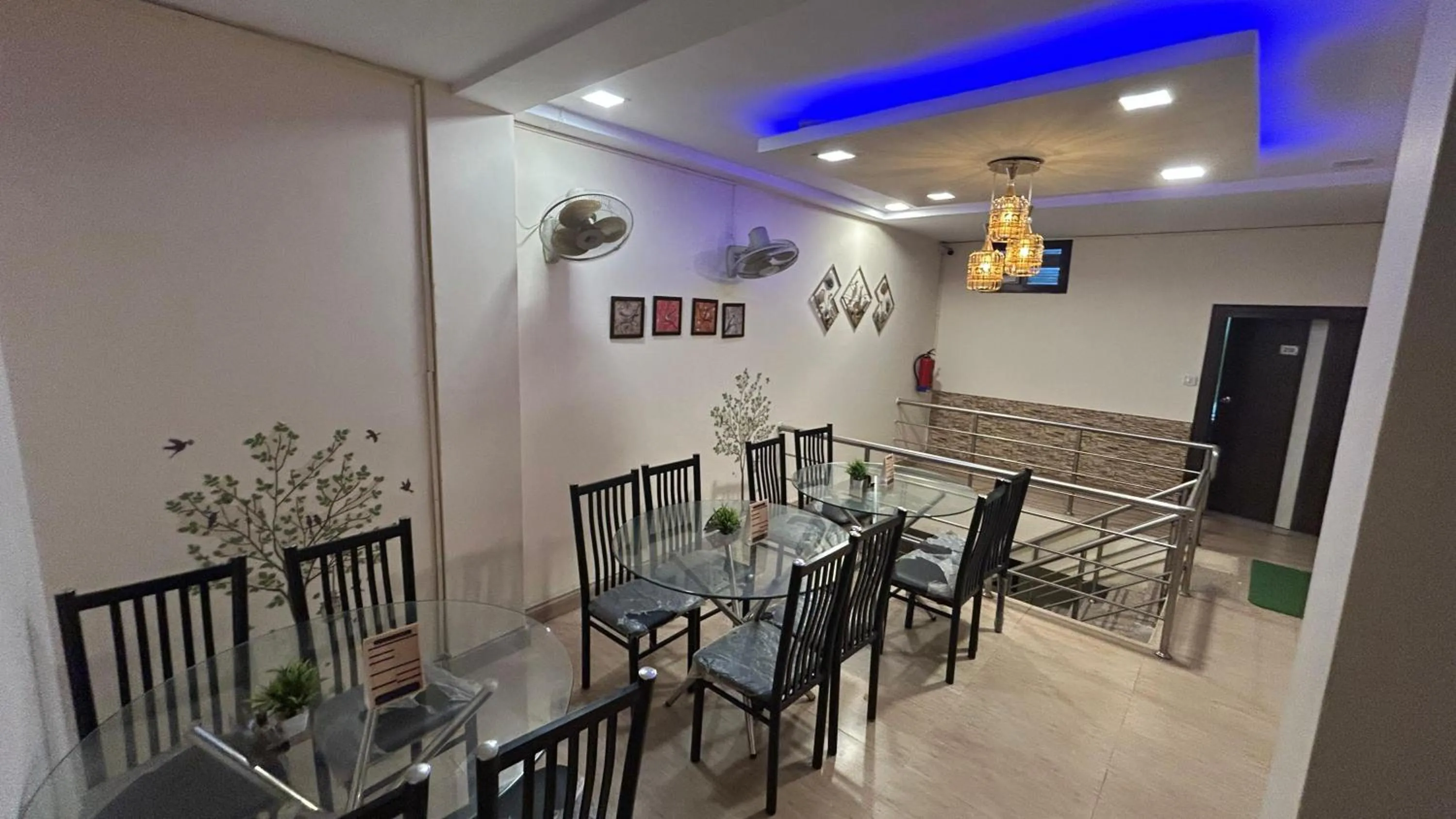 Hotel Sahu Near Kashi Vishwanath Temple Gate